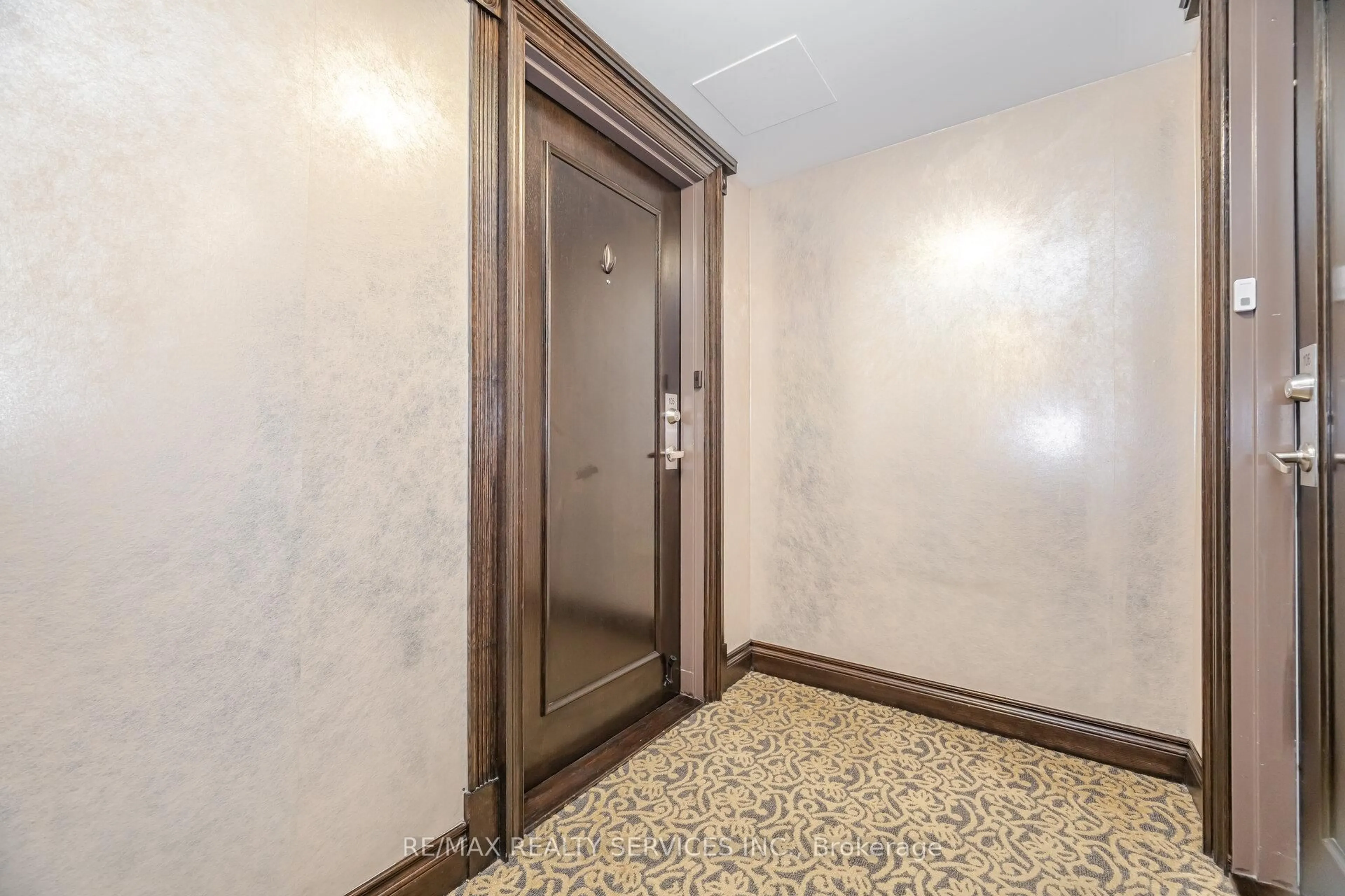 Indoor foyer for 60 Via Rosedale Way #105, Brampton Ontario L6R 3X6