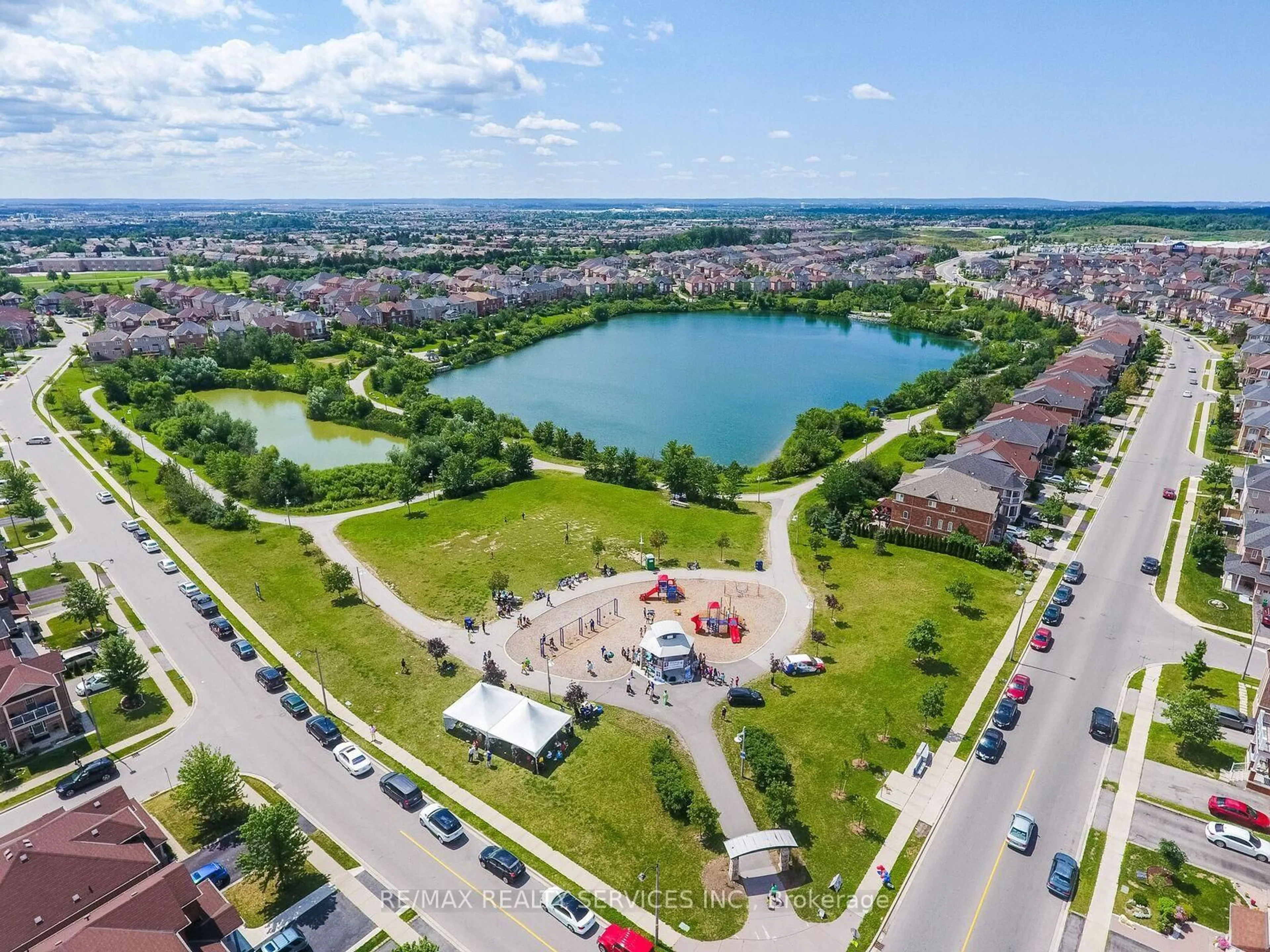 A pic from outside/outdoor area/front of a property/back of a property/a pic from drone, unknown for 31 Seahorse Ave, Brampton Ontario L6V 4N7