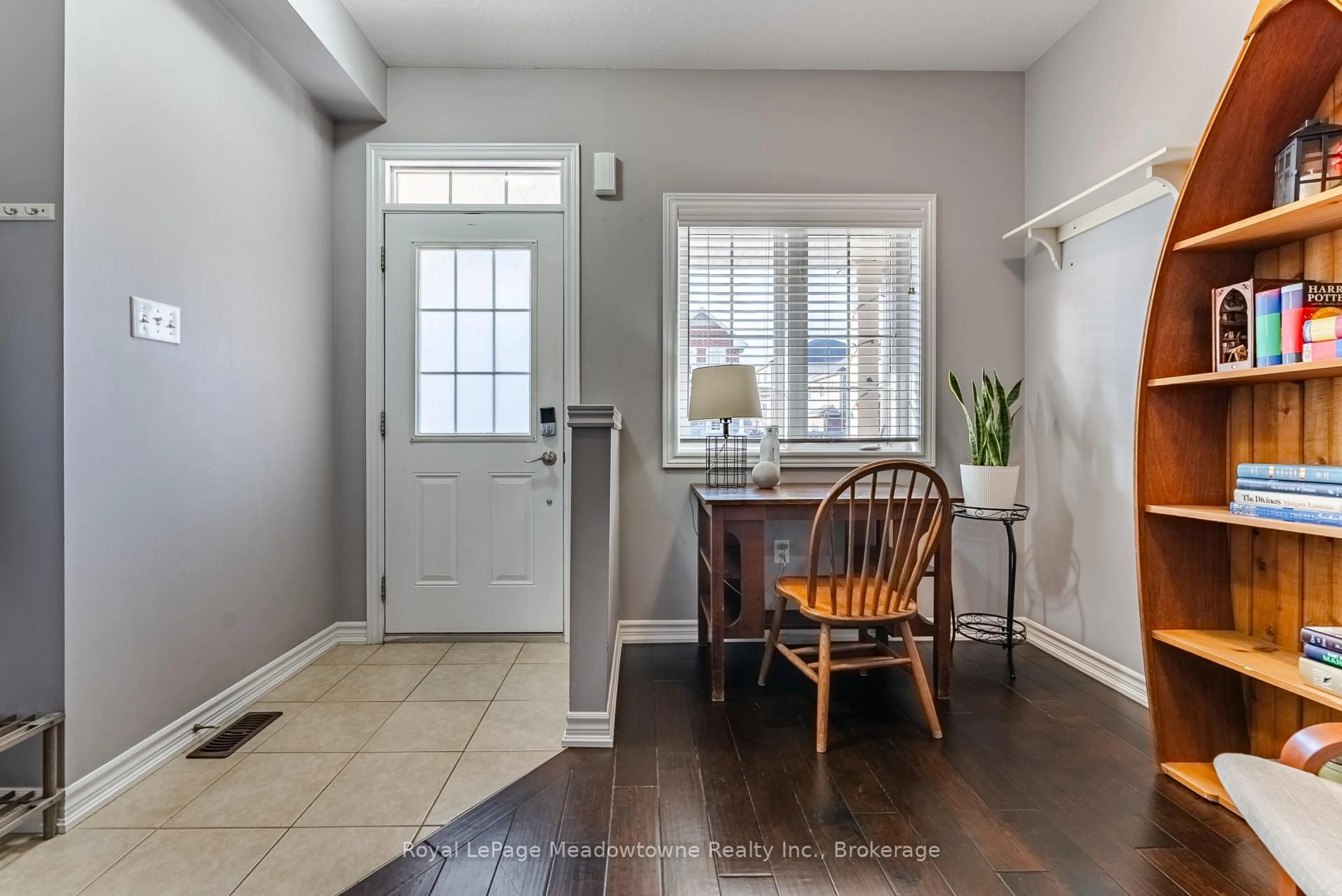 Indoor entryway for 559 Murray Meadows Pl, Milton Ontario L9T 8L8