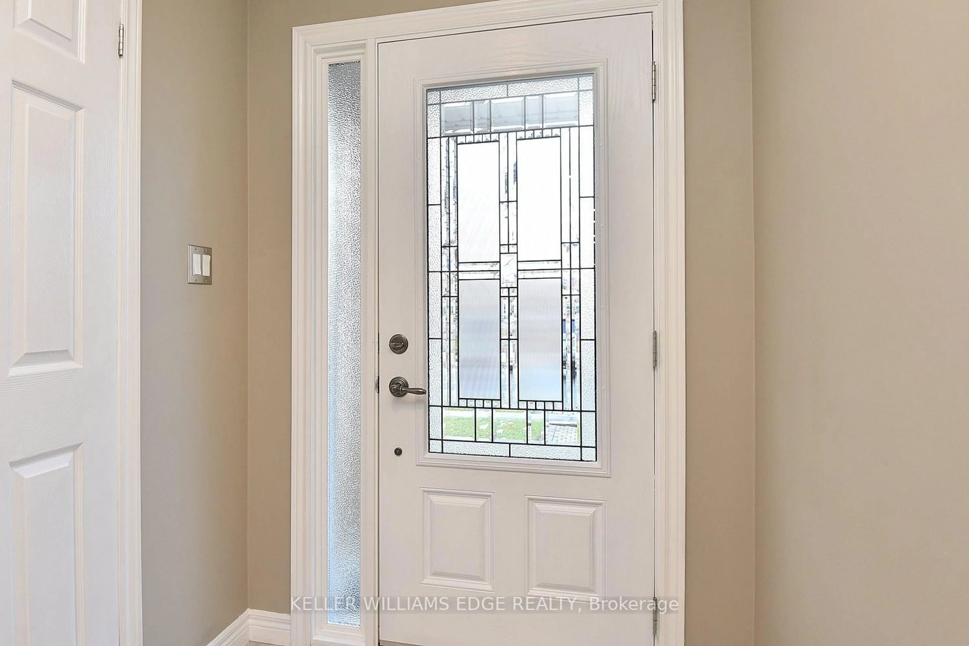 Indoor entryway for 1245 Stephenson Dr #20, Burlington Ontario L7S 2M1