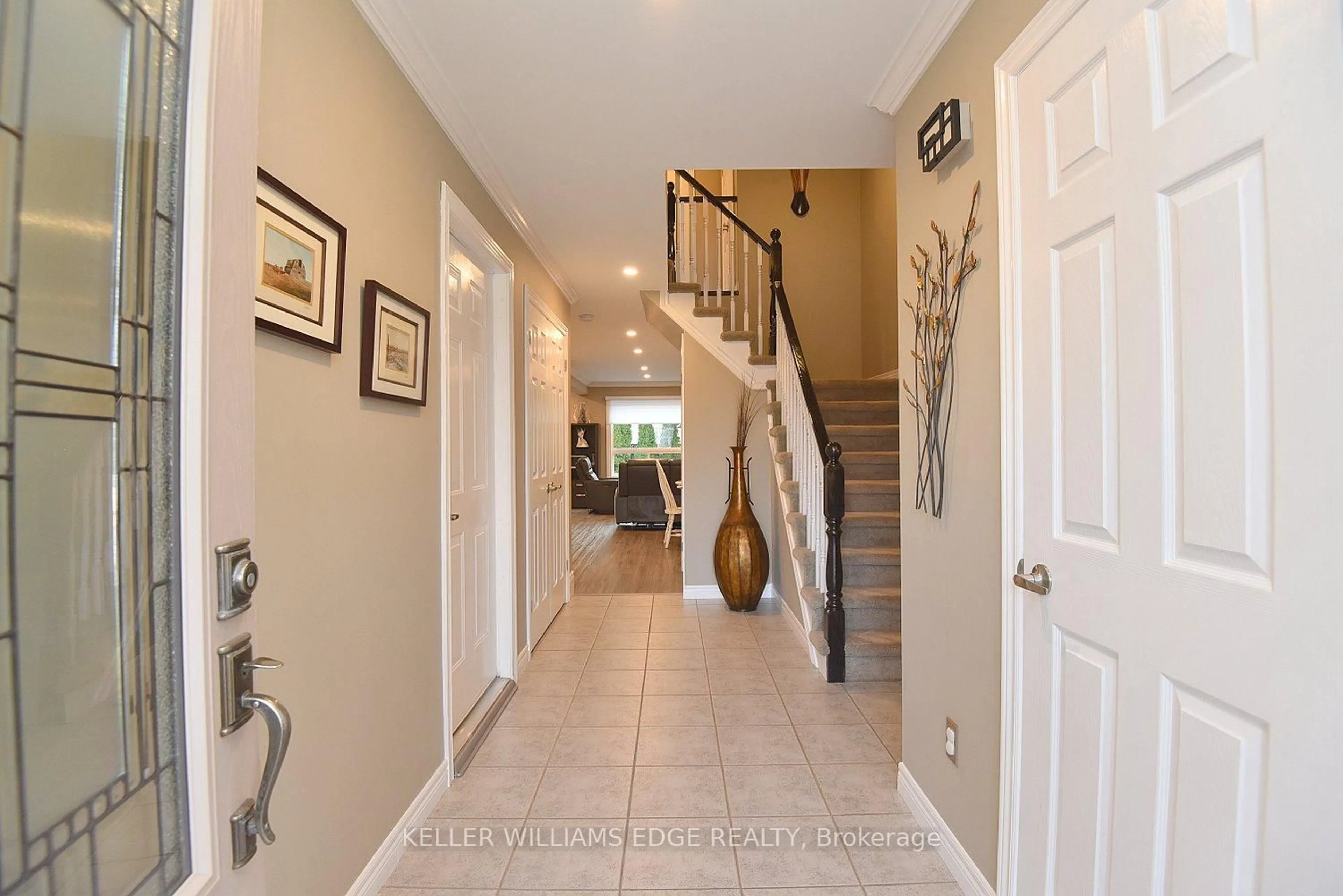 Indoor entryway for 1245 Stephenson Dr #20, Burlington Ontario L7S 2M1