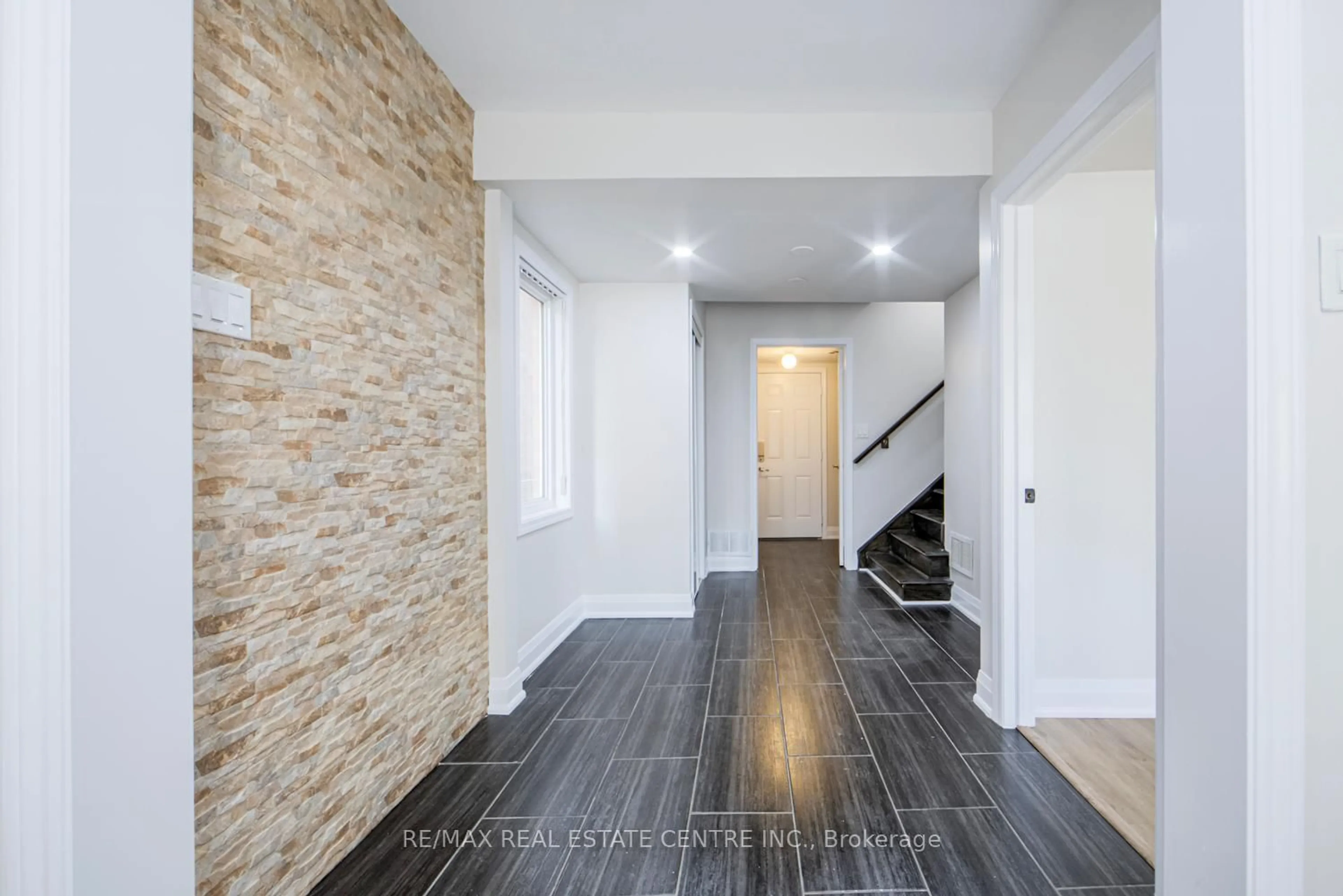 Indoor entryway for 299 Dymott Ave, Milton Ontario L9T 0Z5