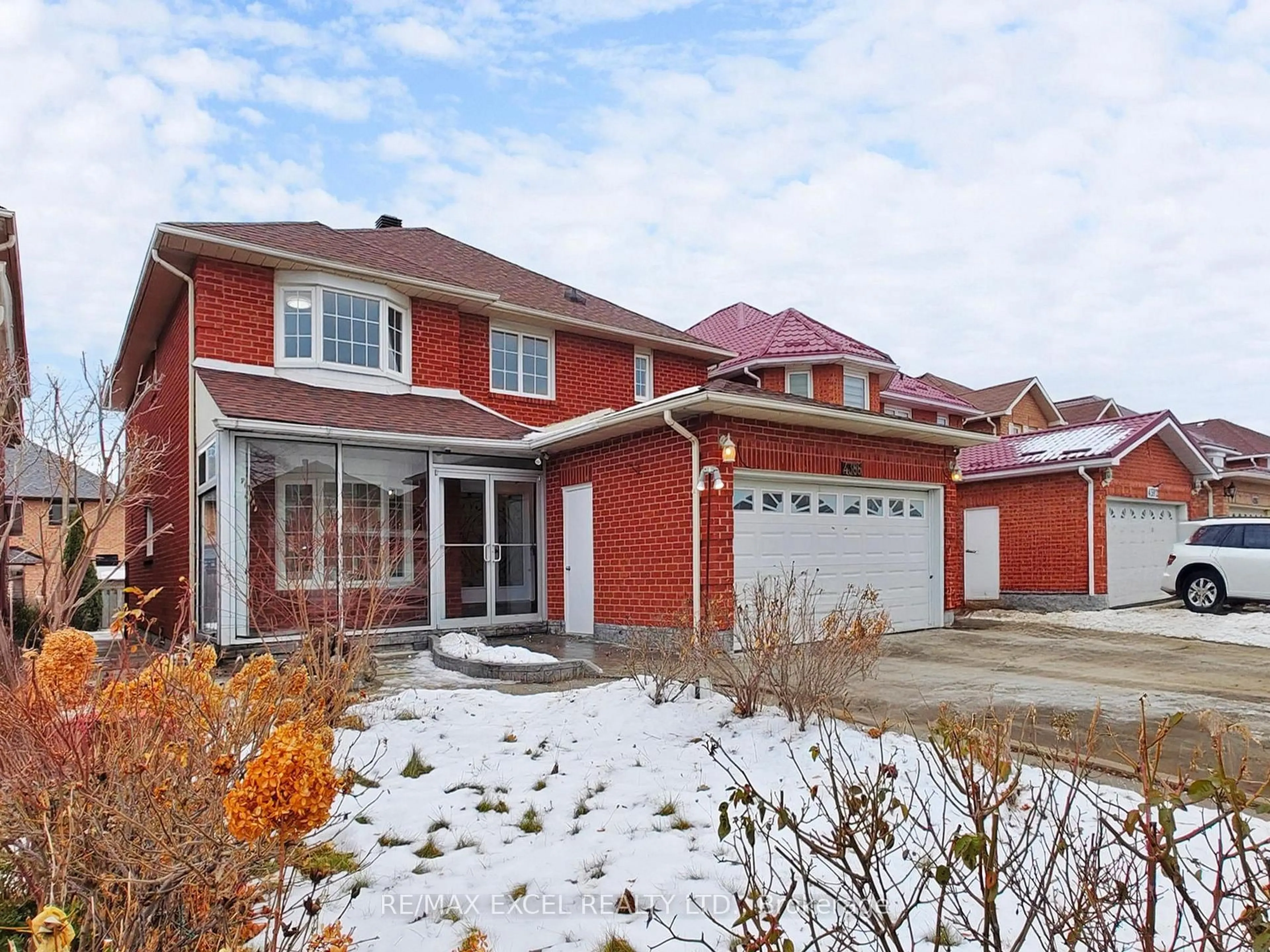 Home with brick exterior material, street for 4388 Guildwood Way, Mississauga Ontario L5R 2A4