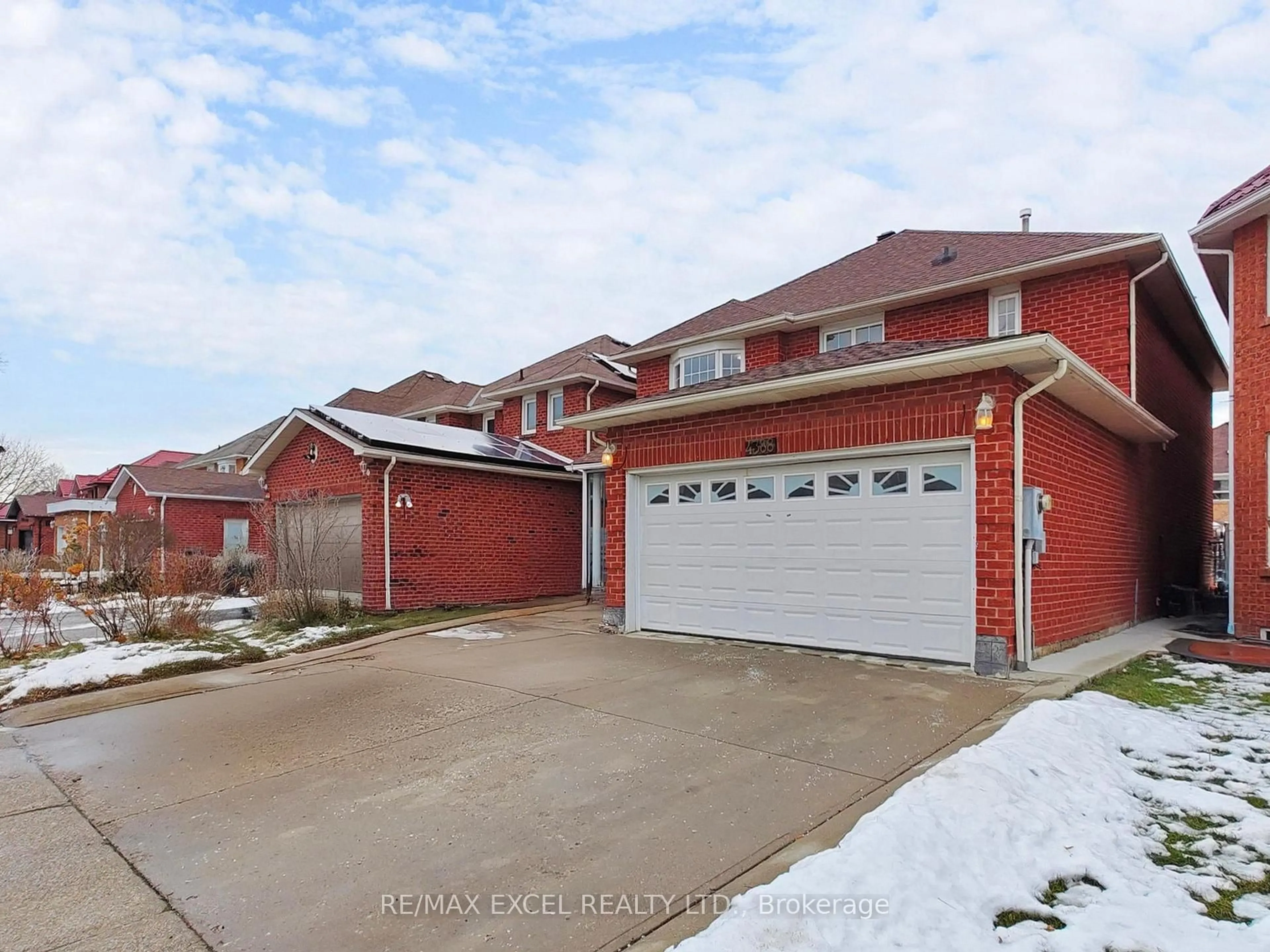 Home with brick exterior material, street for 4388 Guildwood Way, Mississauga Ontario L5R 2A4