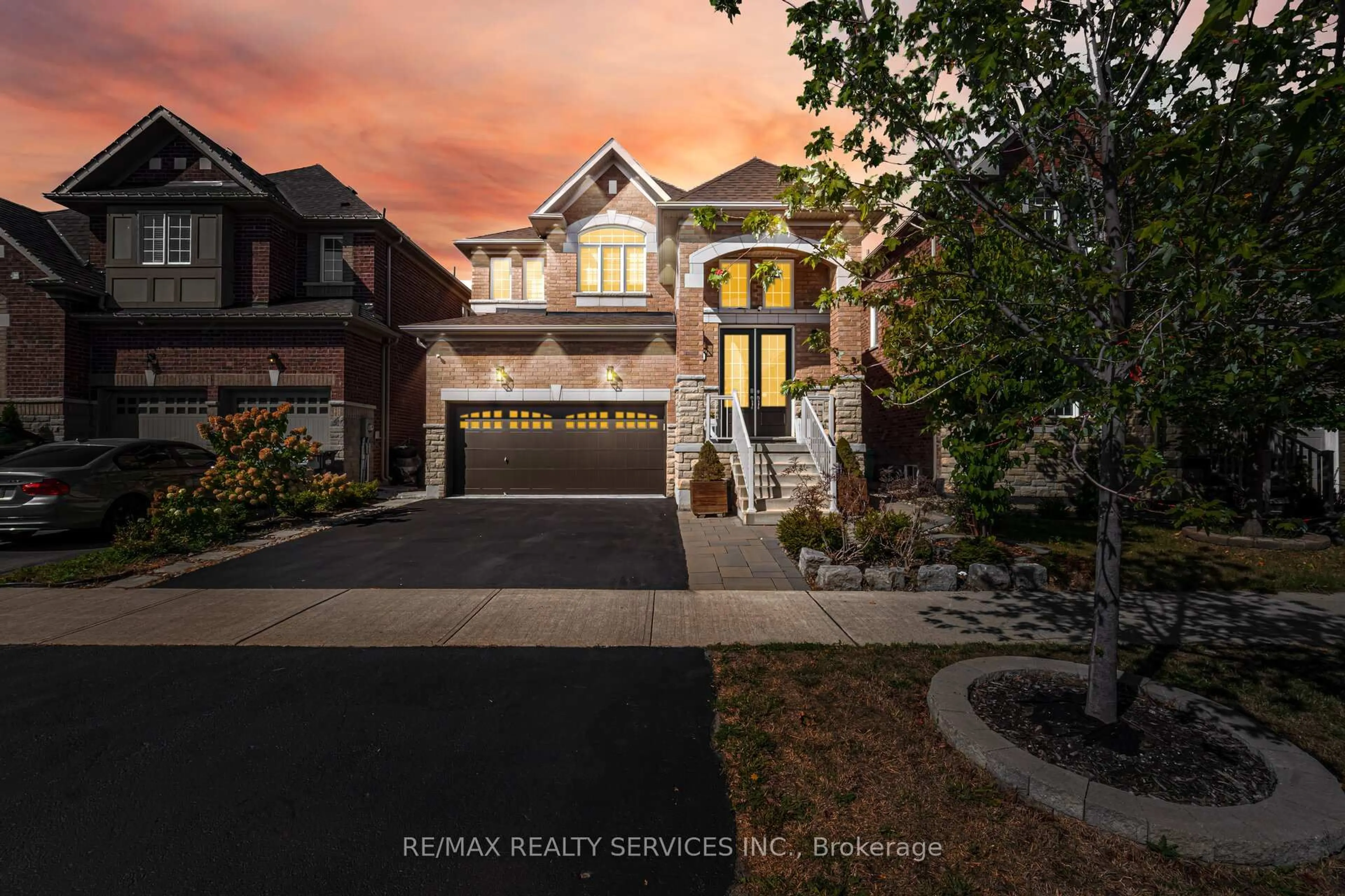 Home with brick exterior material, street for 72 Bonnieglen Farm Blvd, Caledon Ontario L7C 4C8