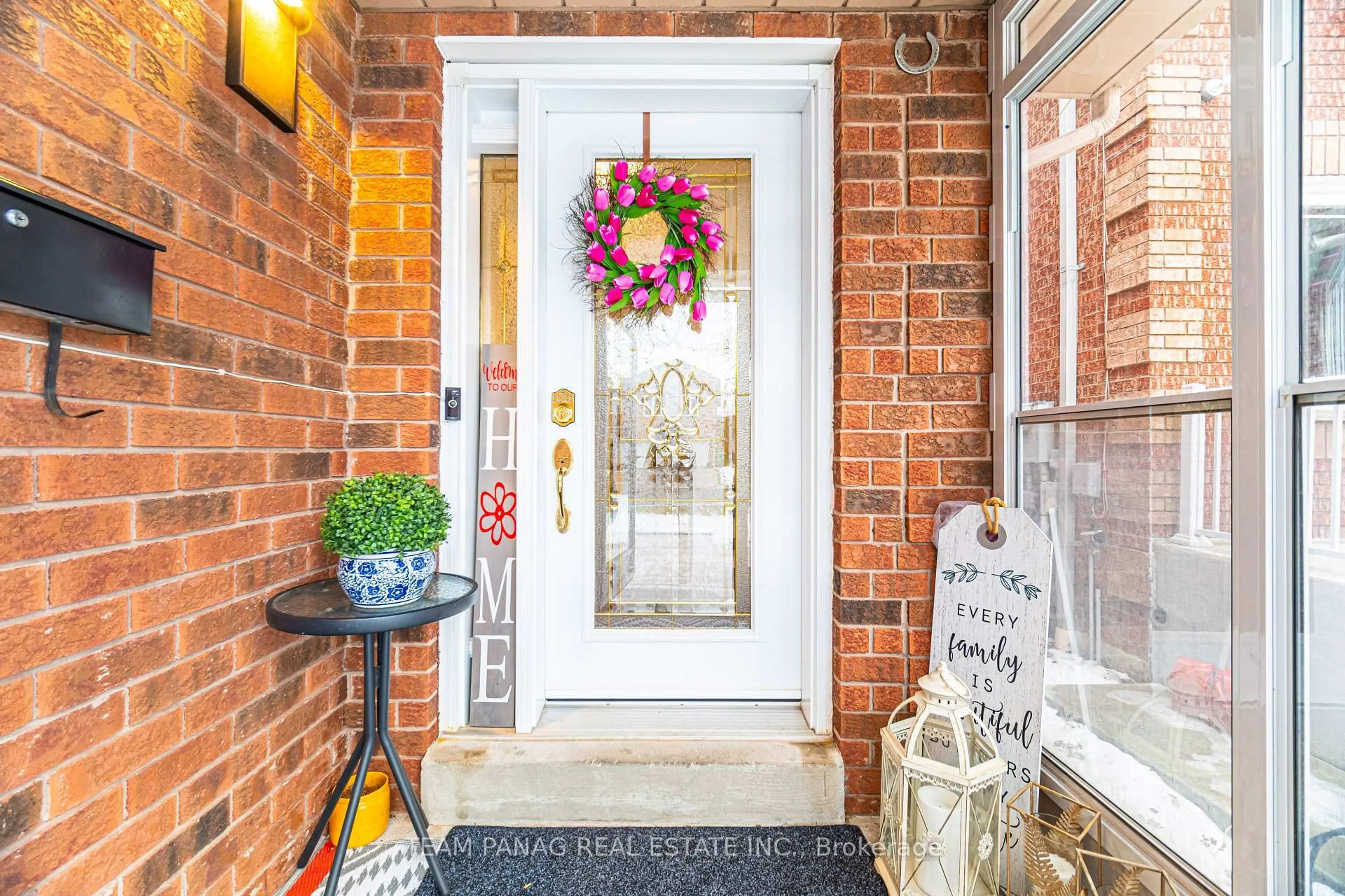 Indoor entryway for 5936 Aquarius Crt, Mississauga Ontario L5M 4Z6