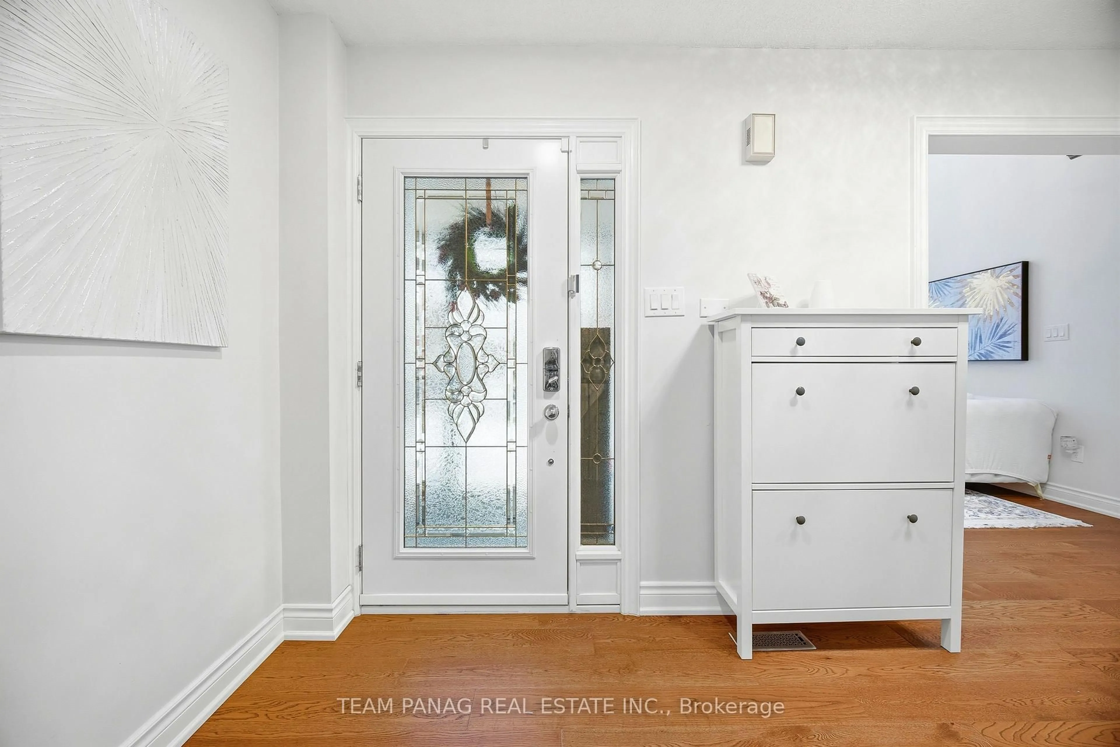 Indoor entryway for 5936 Aquarius Crt, Mississauga Ontario L5M 4Z6