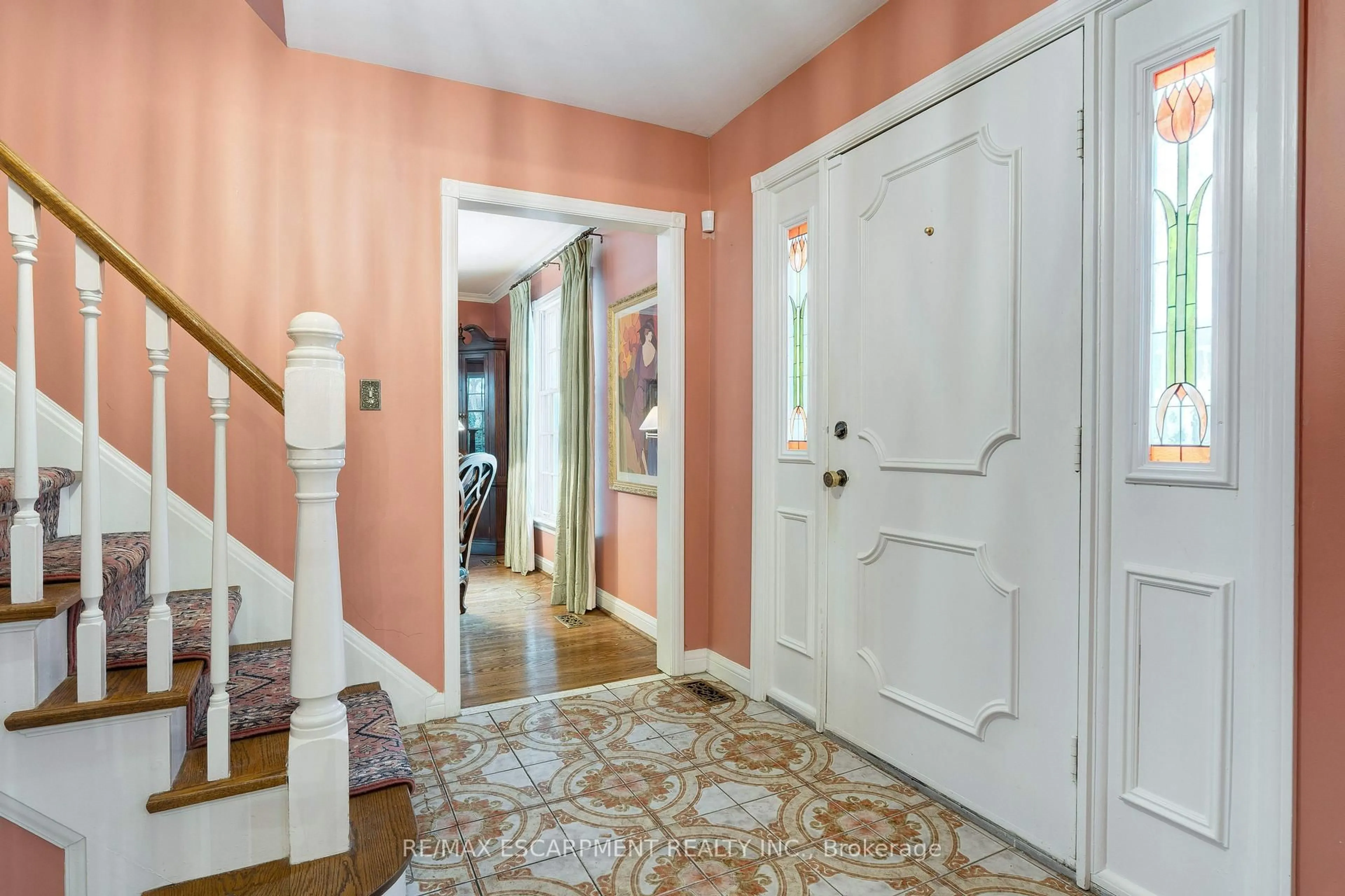 Indoor entryway for 238 Penn Dr, Burlington Ontario L7N 2B8