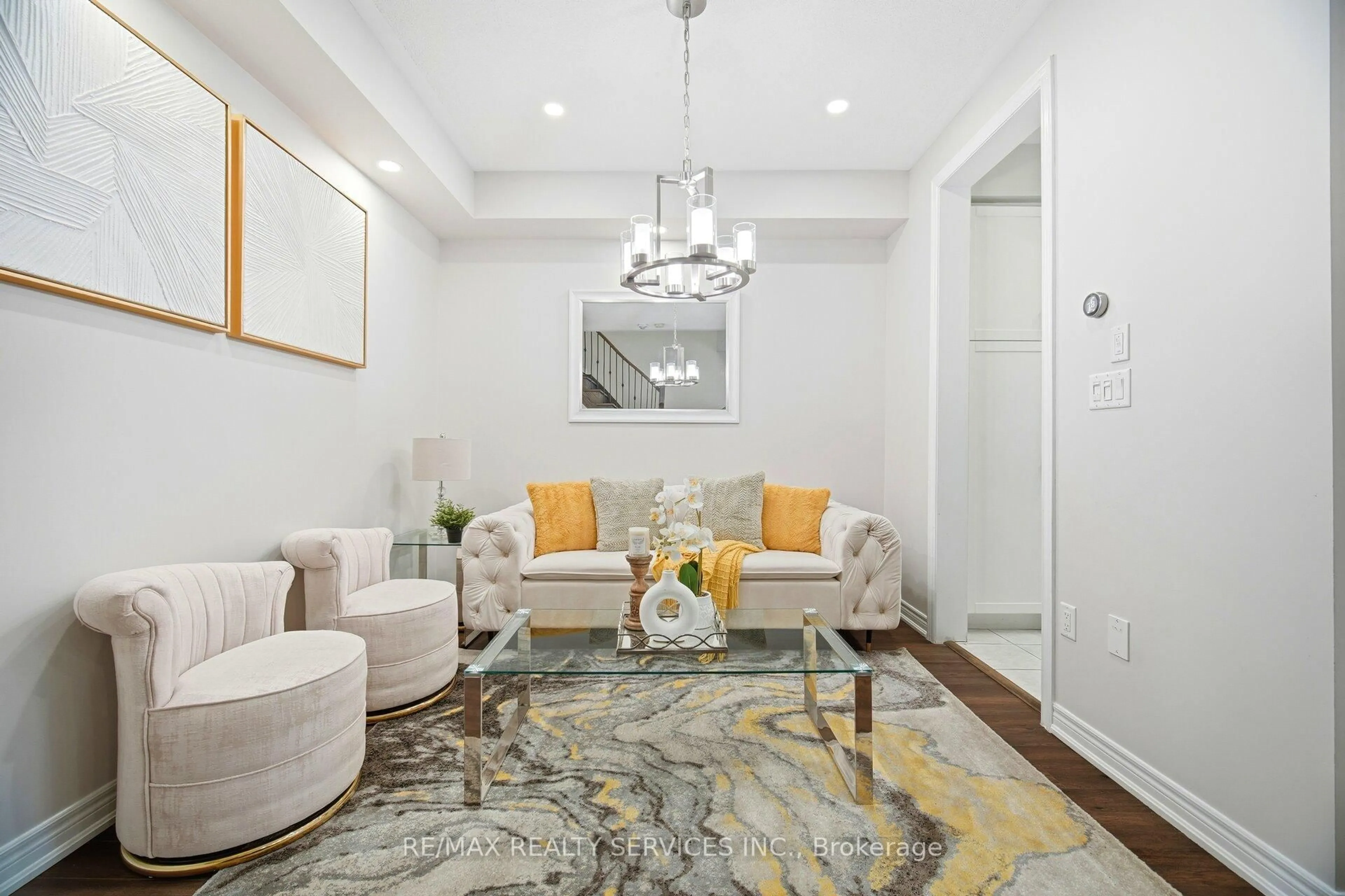 Living room with furniture, unknown for 40 Abigail Cres, Caledon Ontario L7C 4C7