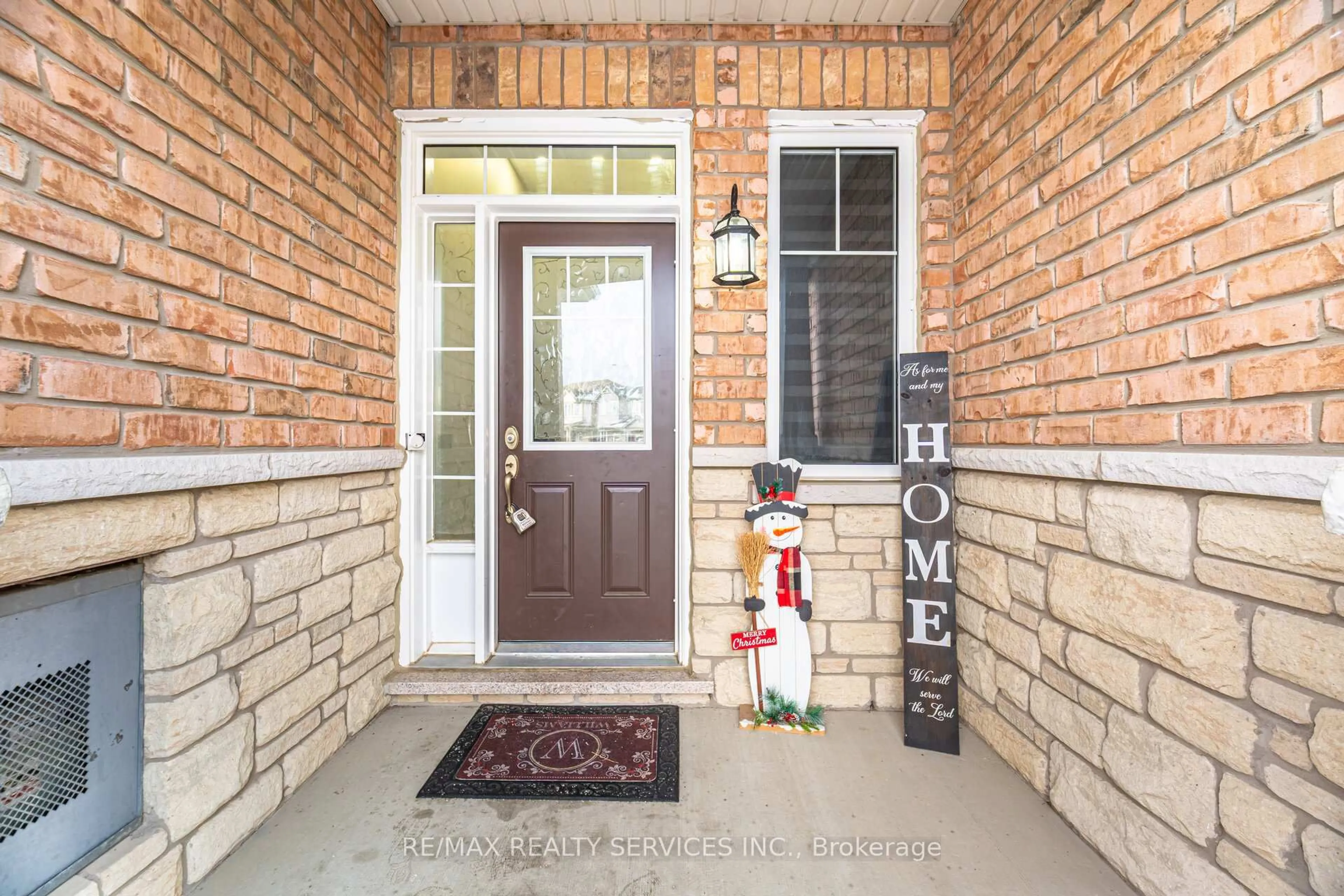 Indoor entryway for 40 Abigail Cres, Caledon Ontario L7C 4C7