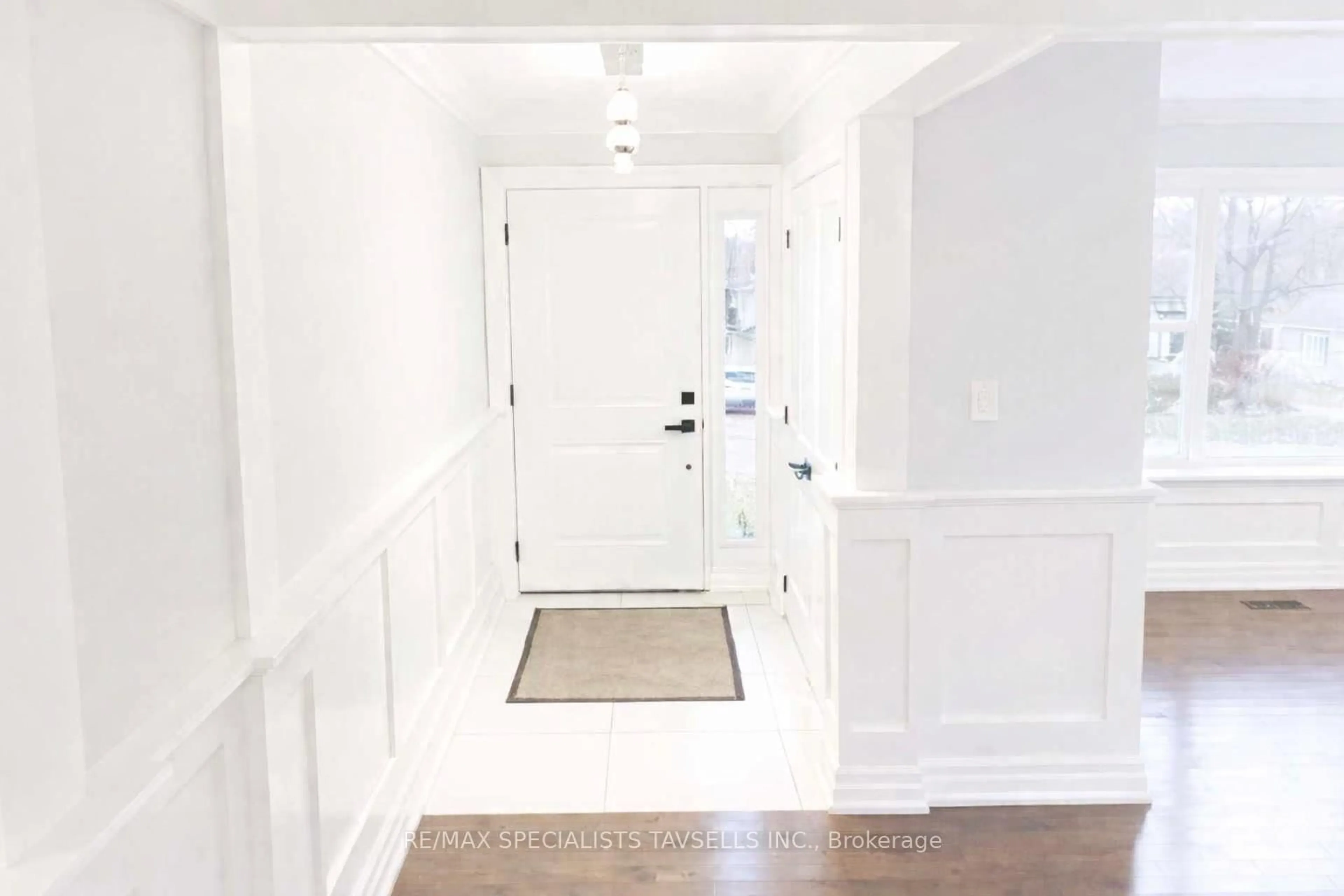 Indoor entryway for 10 Victoria St, Caledon Ontario L7C 1G7