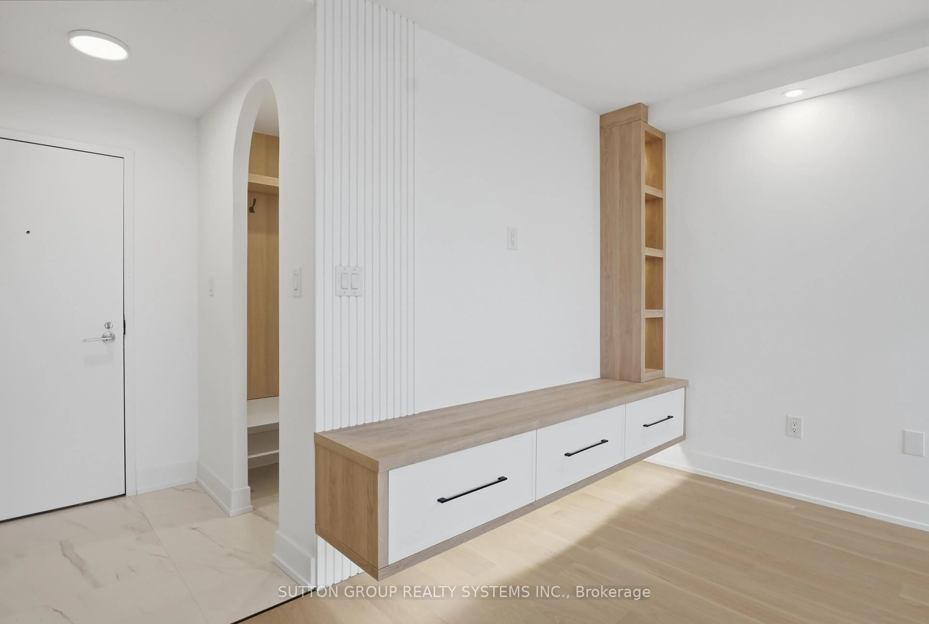 Indoor entryway for 60 Southport St #909, Toronto Ontario M6S 3N4