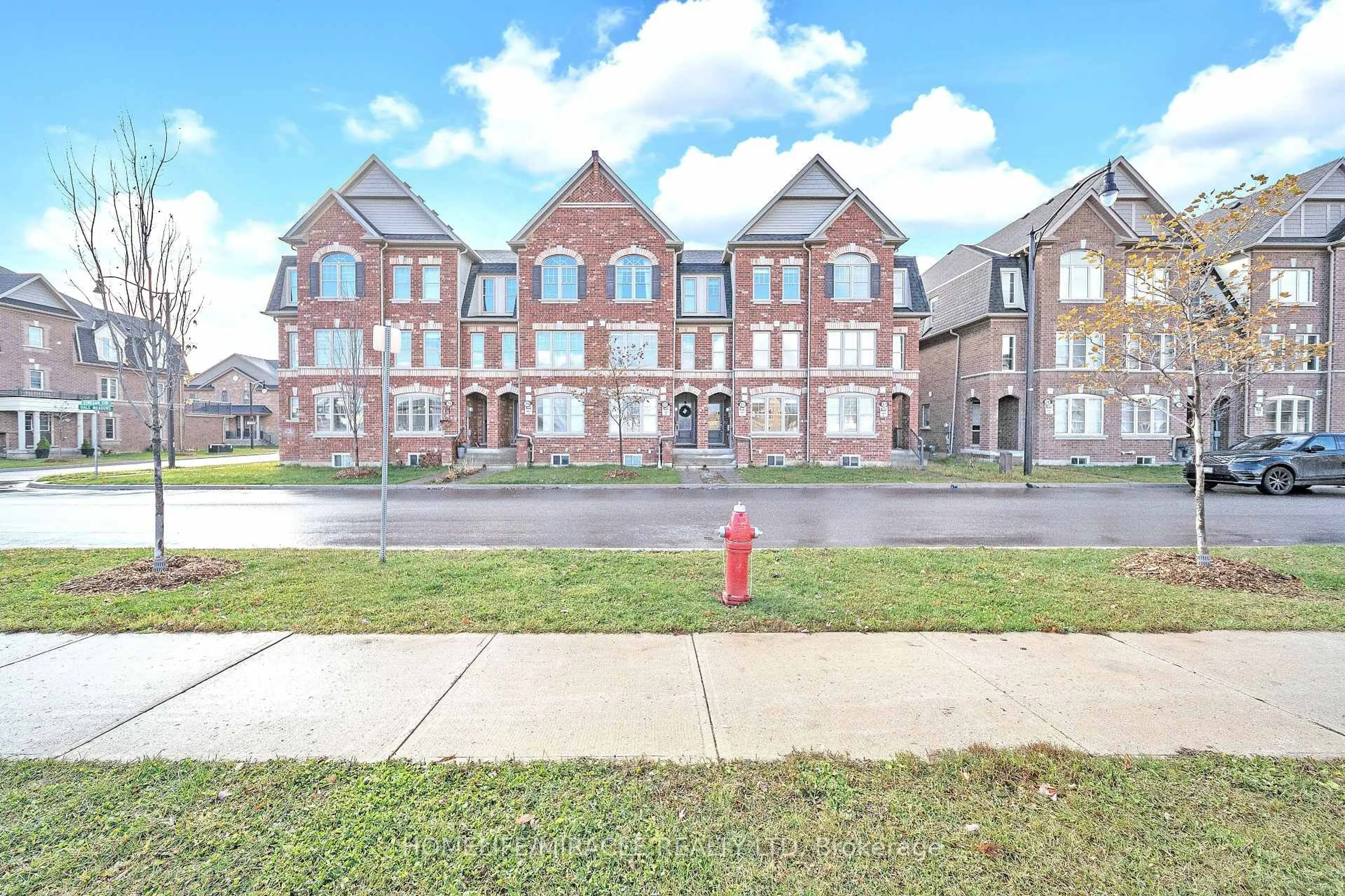 A pic from outside/outdoor area/front of a property/back of a property/a pic from drone, street for 15 Finegan Circ, Brampton Ontario L7A 4Z7