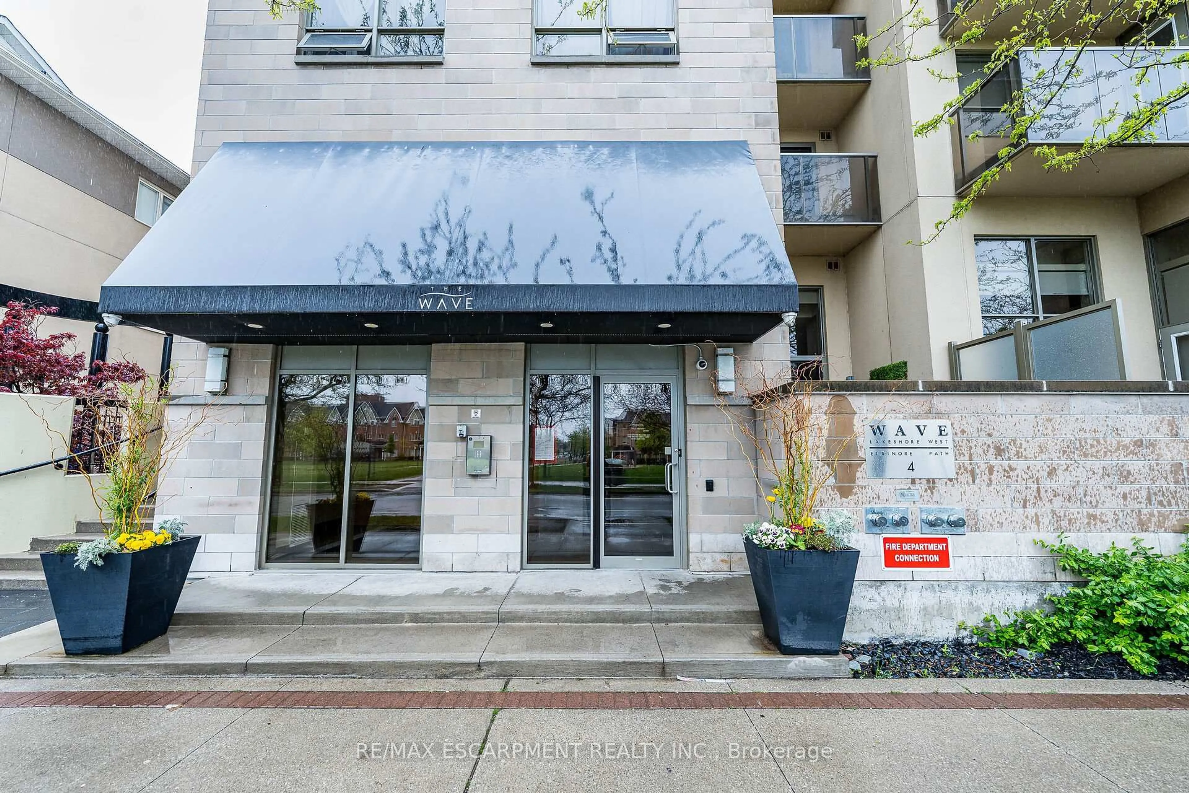 Indoor foyer for 4 Elsinore Path #402, Toronto Ontario M8V 4G7