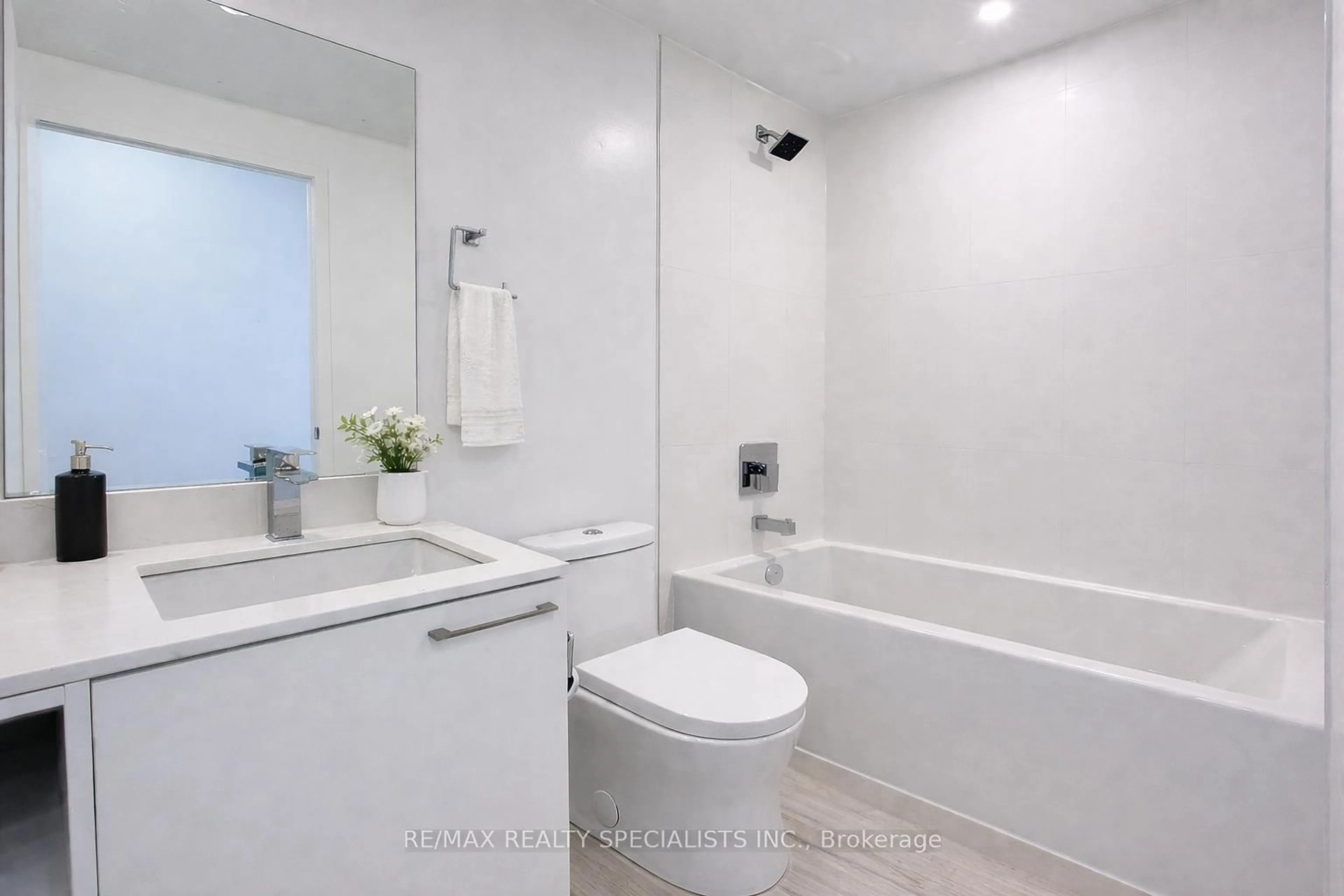 Standard bathroom, ceramic/tile floor for 260 Malta Ave #506, Brampton Ontario L6Y 6L7