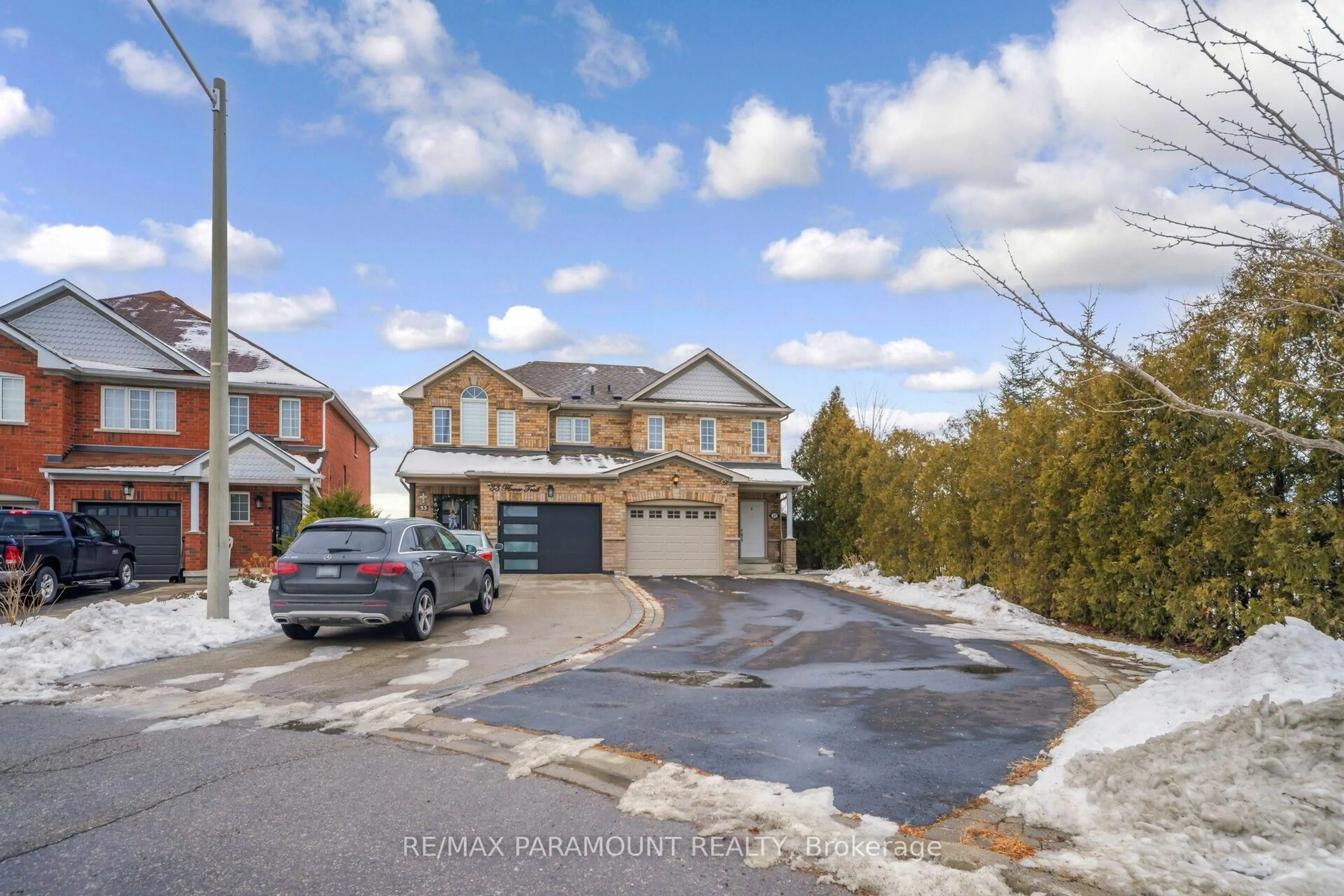 A pic from outside/outdoor area/front of a property/back of a property/a pic from drone, street for 35 Flower Tr, Brampton Ontario L6P 1P1