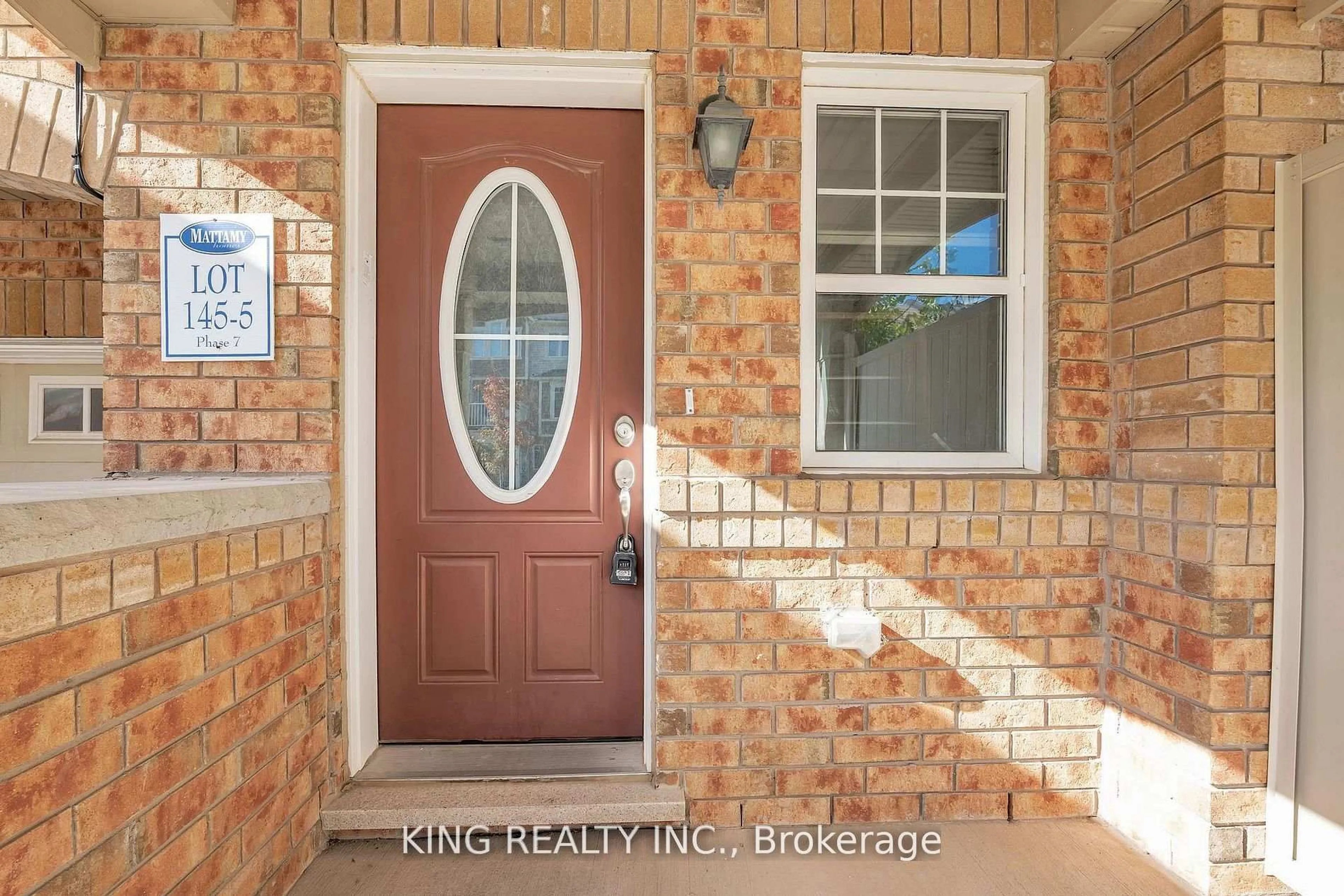 Indoor entryway for 245 Septimus Hts, Milton Ontario L9T 8N7