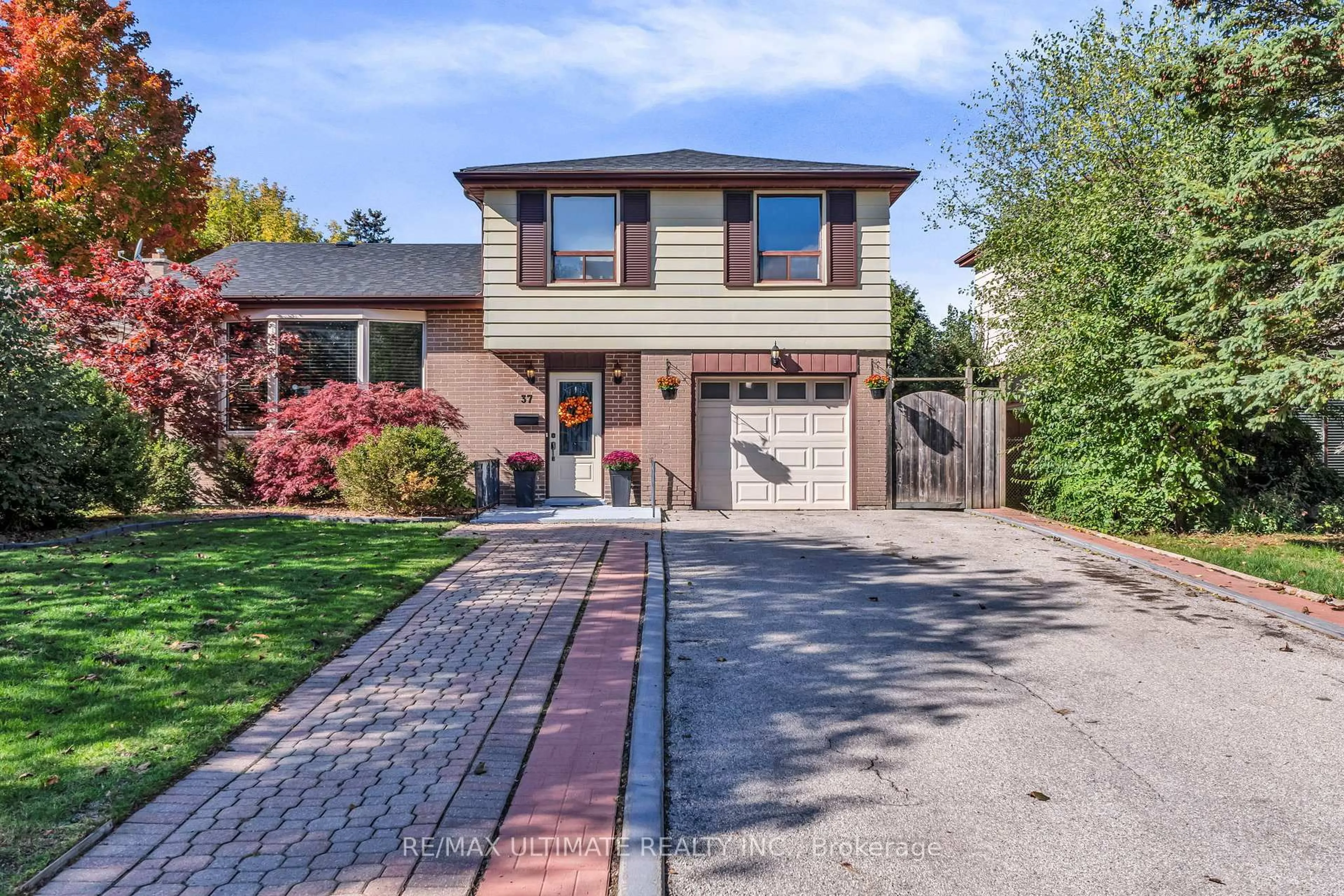 Home with brick exterior material, street for 37 Banbury Crt, Brampton Ontario L6T 1Y9