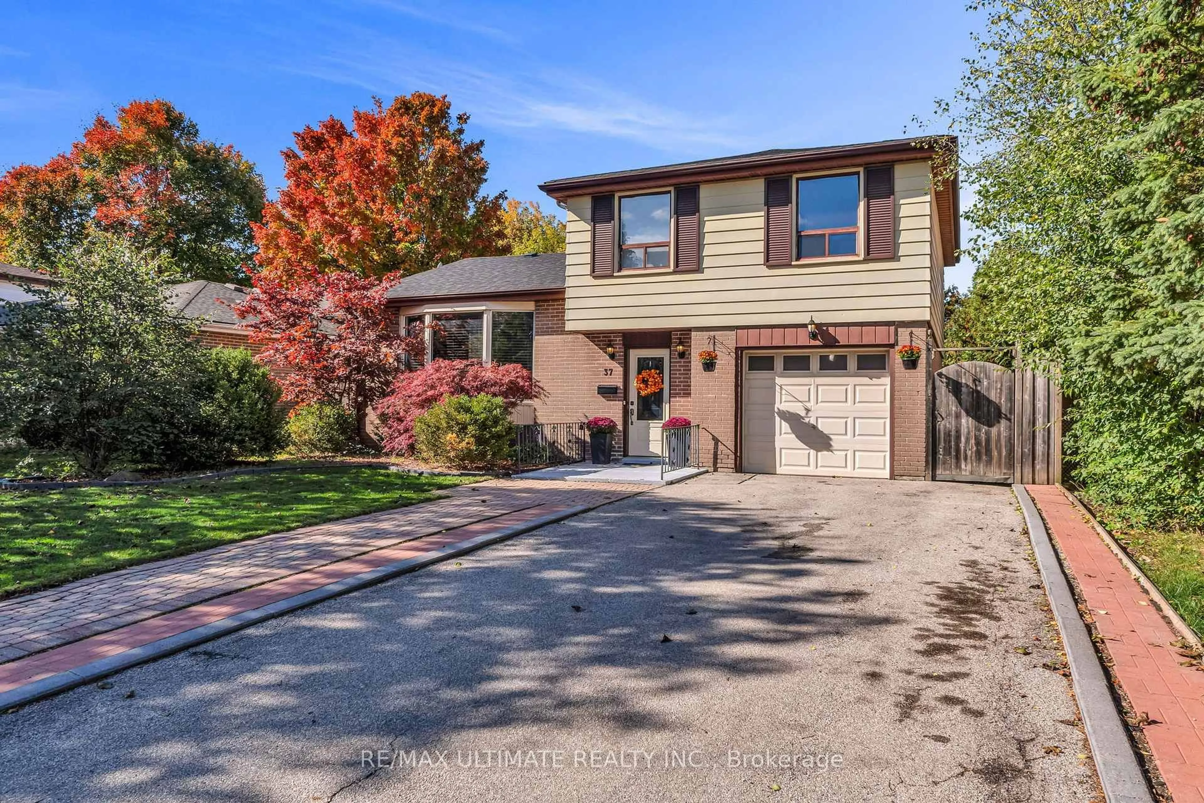 Home with brick exterior material, street for 37 Banbury Crt, Brampton Ontario L6T 1Y9