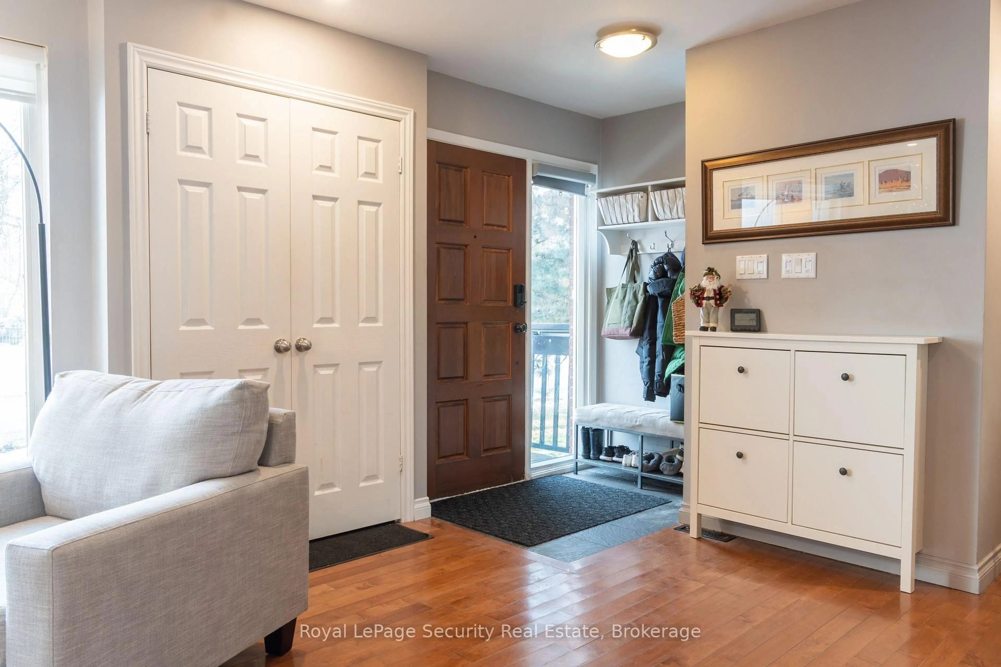 Indoor entryway for 3248 Silverado Dr, Mississauga Ontario L5A 2W1