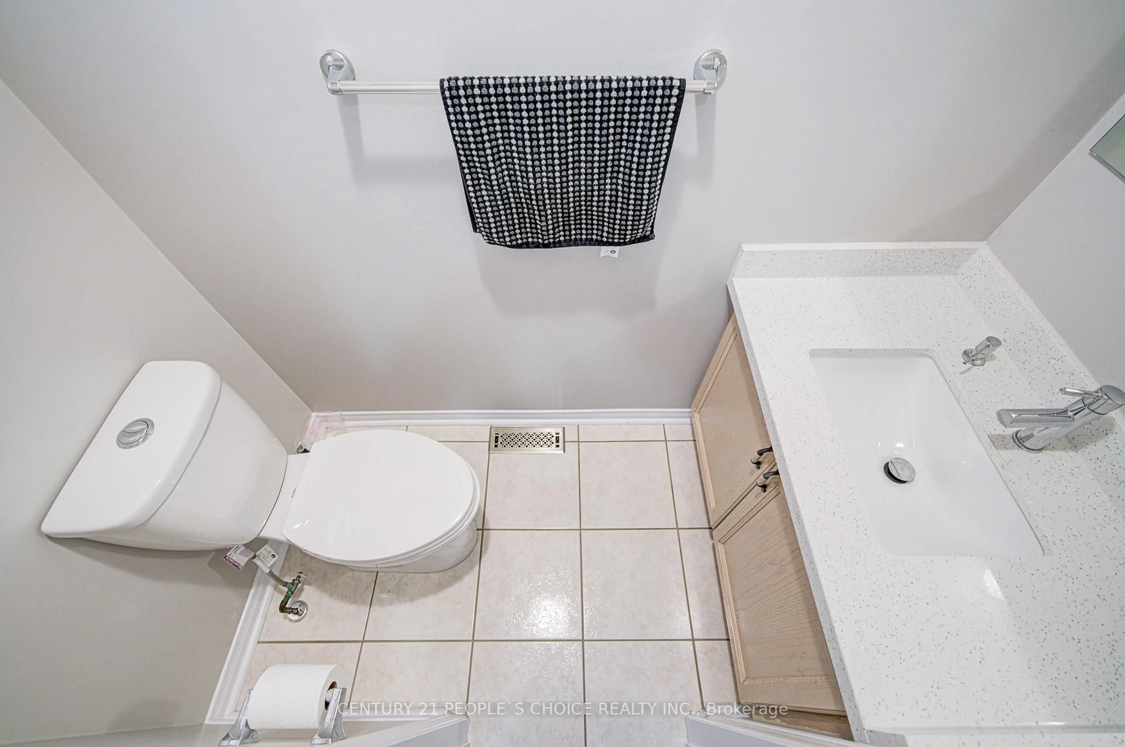 Standard bathroom, unknown for 72 Zia Dodda Cres, Brampton Ontario L6P 1J4