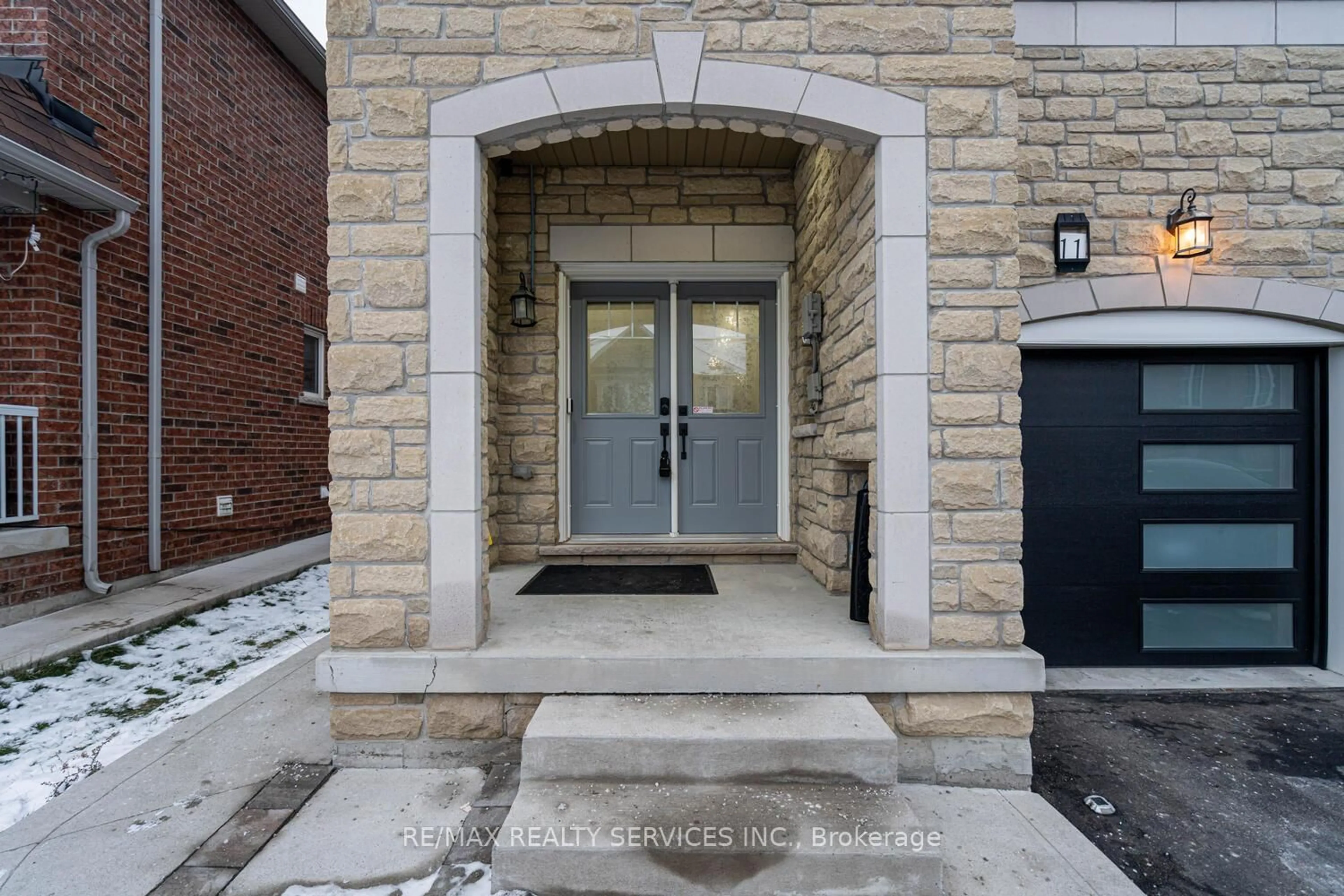 Unknown for 11 Hoover Rd, Brampton Ontario L7A 4L2