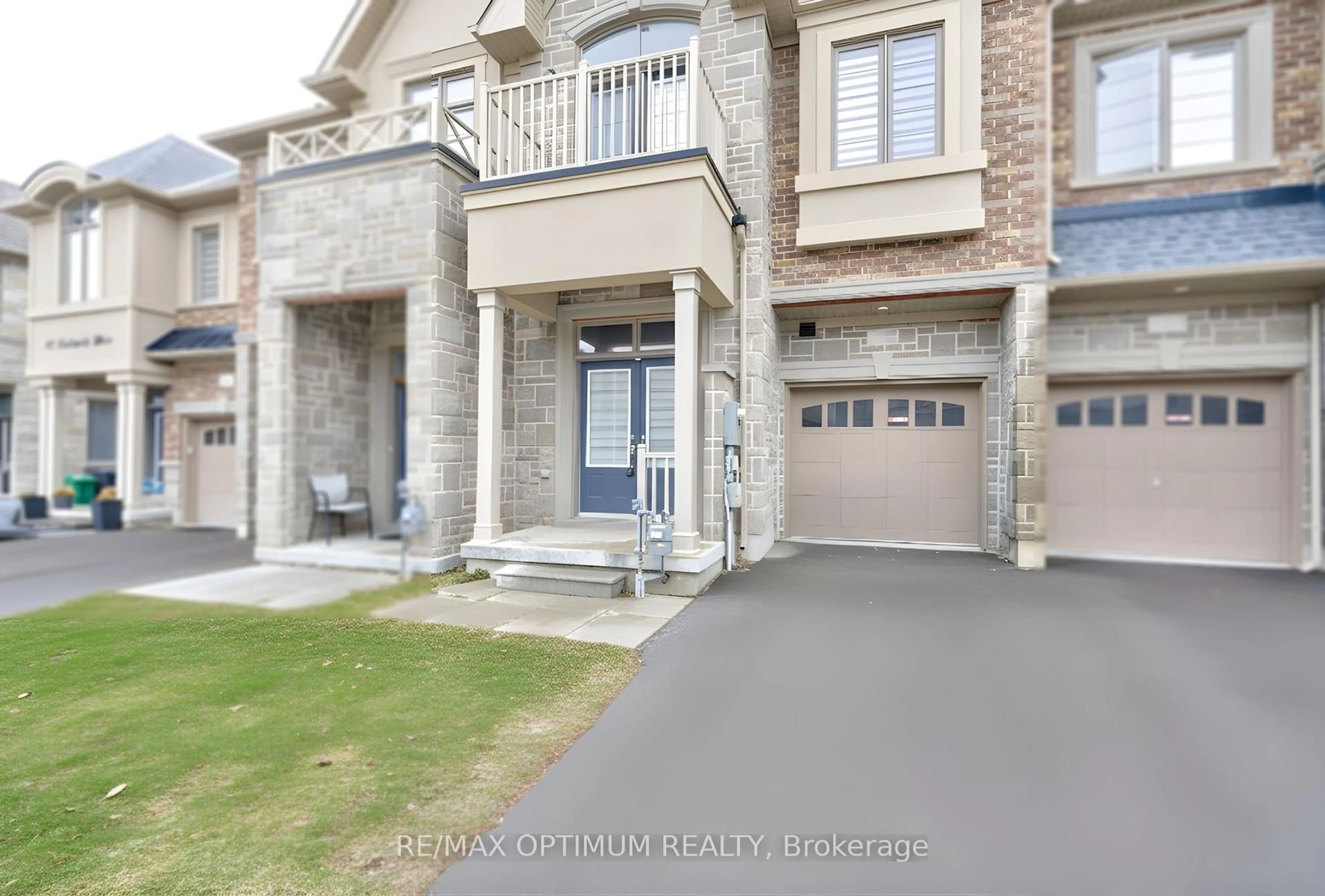 A pic from outside/outdoor area/front of a property/back of a property/a pic from drone, street for 8 Dalbeattie Dr, Brampton Ontario L6Y 6H6