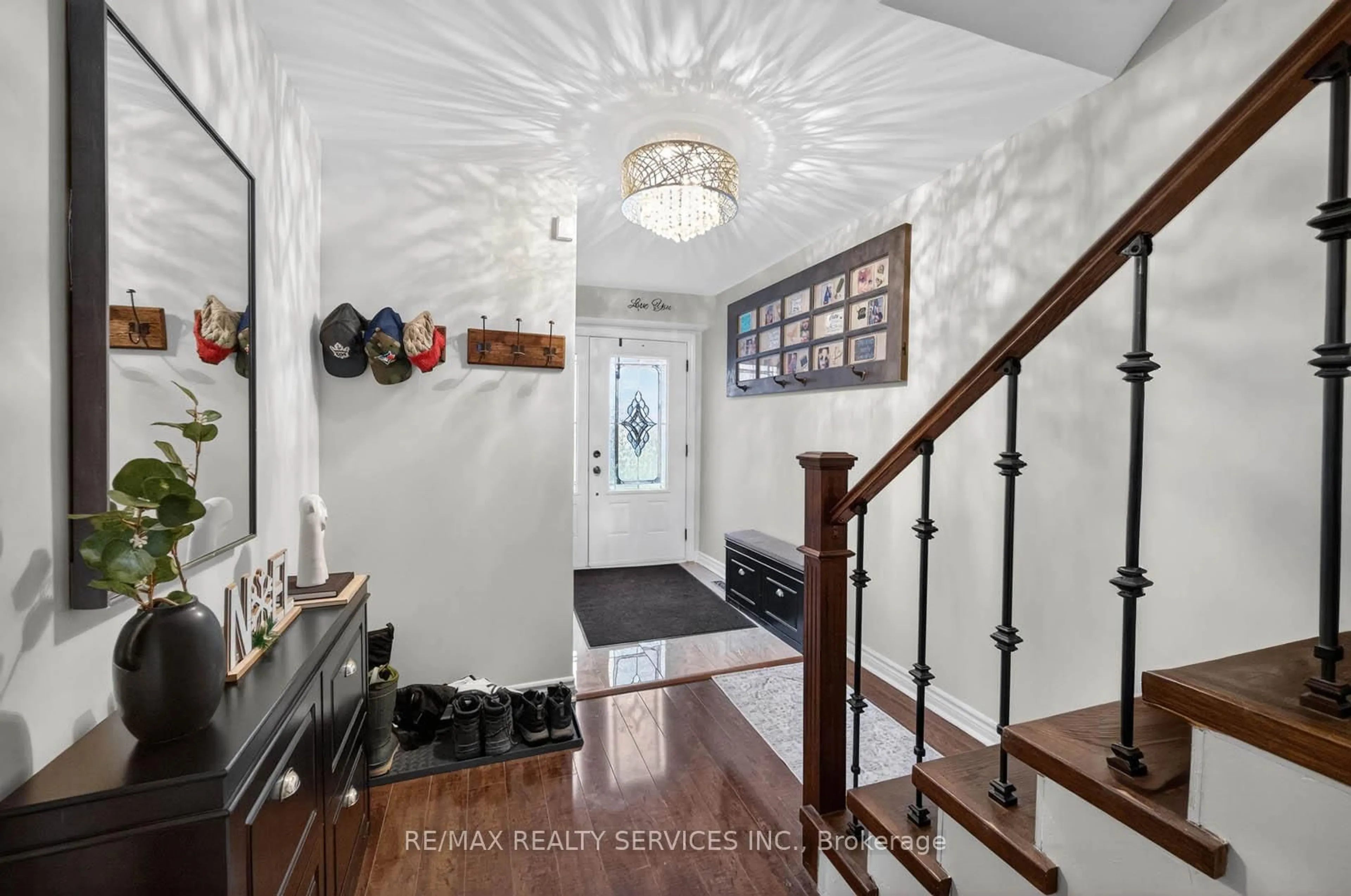 Indoor entryway for 85 Bruce Beer Dr, Brampton Ontario L6V 2Z7