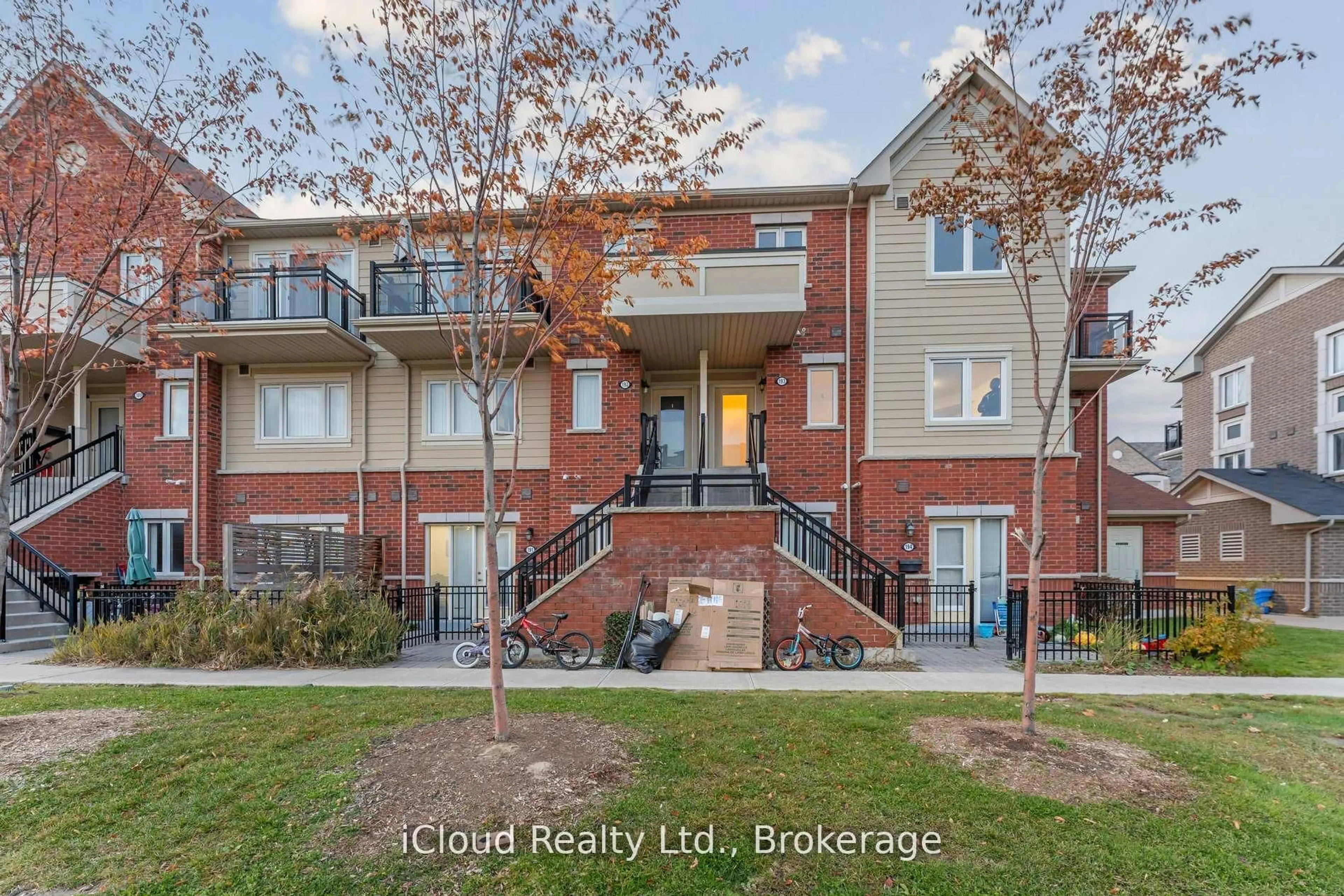 A pic from outside/outdoor area/front of a property/back of a property/a pic from drone, unknown for 250 Sunny Meadow Blvd #193, Brampton Ontario L6R 2Y7