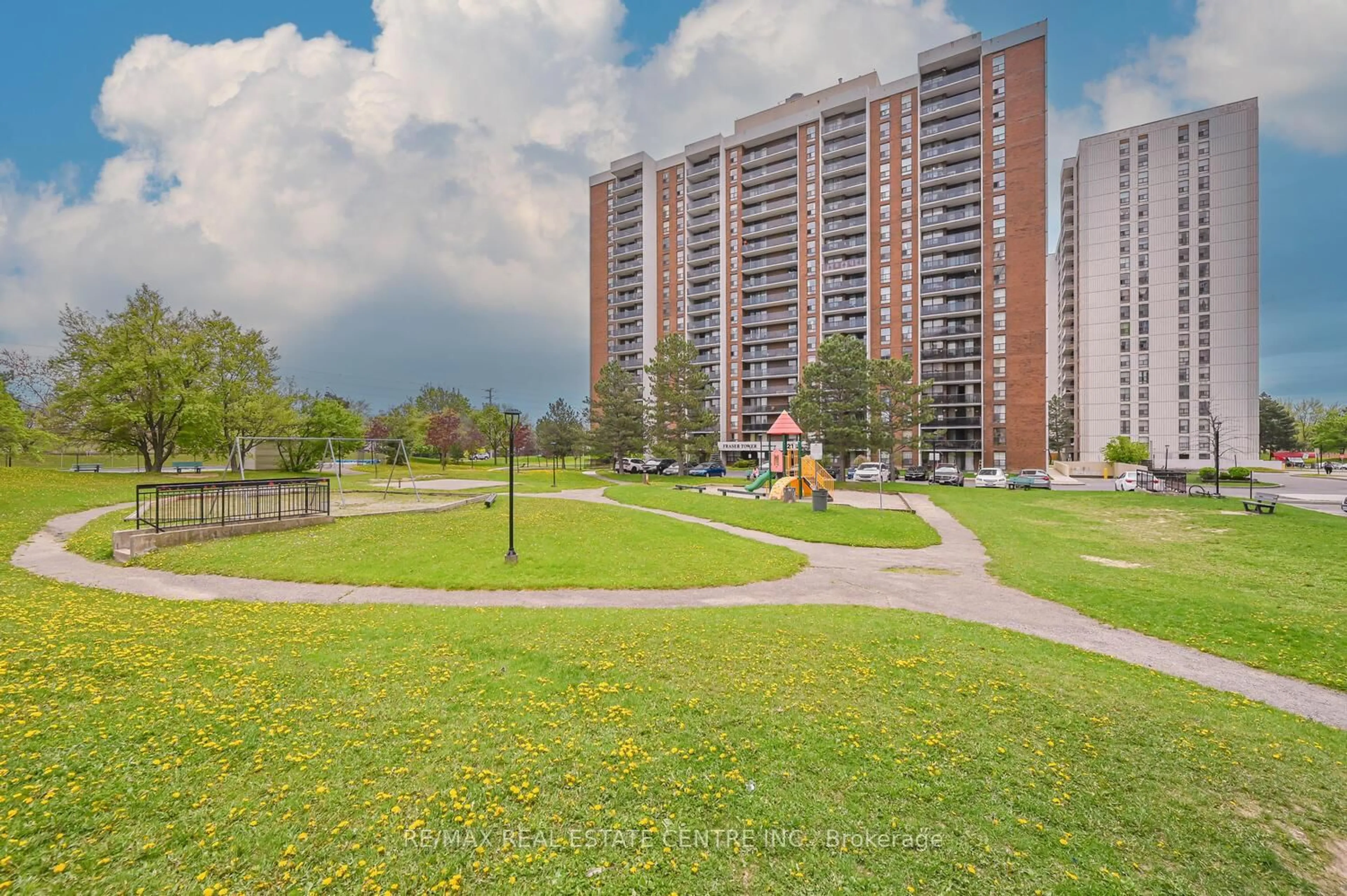 A pic from outside/outdoor area/front of a property/back of a property/a pic from drone, unknown for 21 Knightsbridge Rd #403, Brampton Ontario L6T 3Y1
