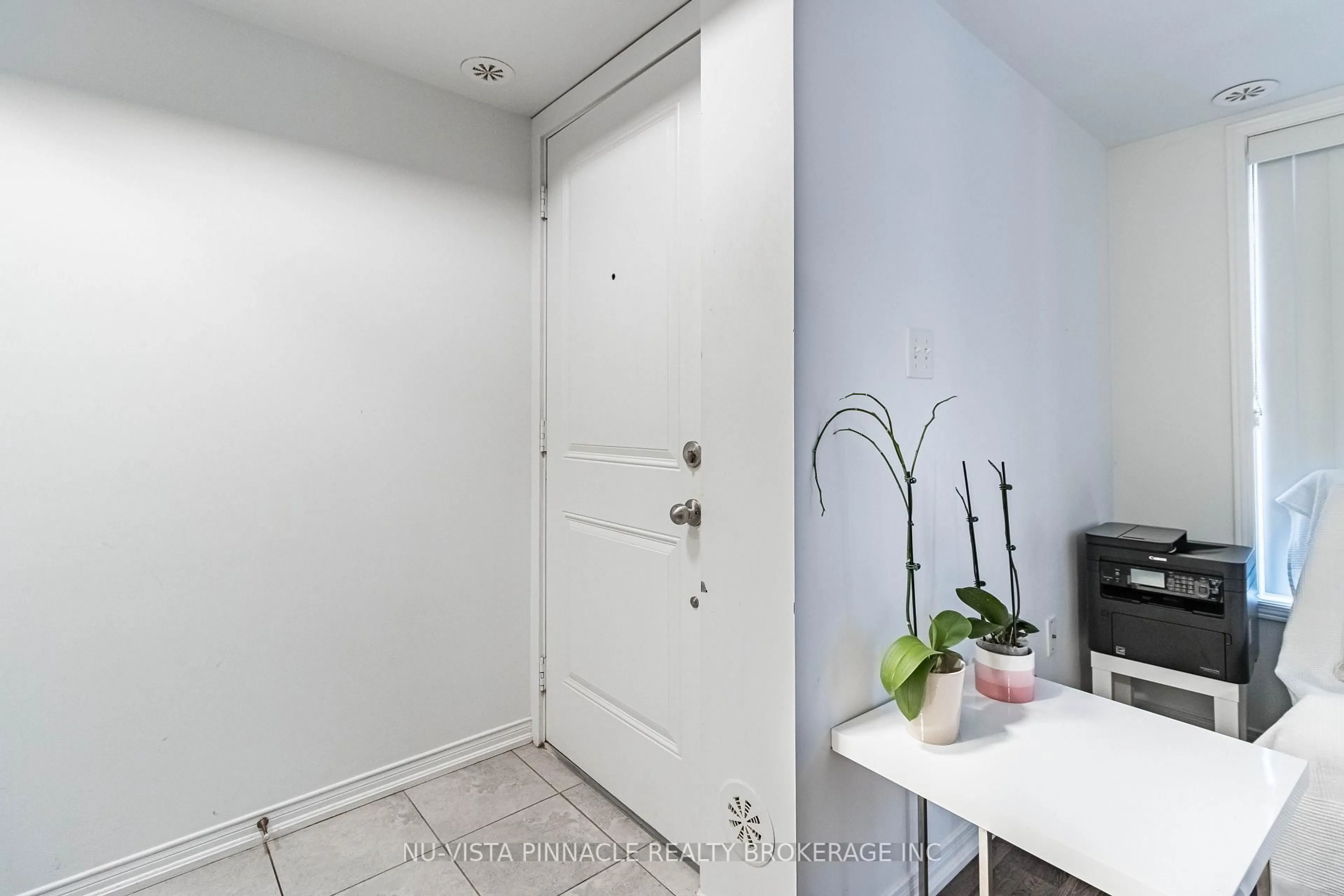 Indoor entryway for 2488 Post Rd #22, Oakville Ontario L6H 0K1