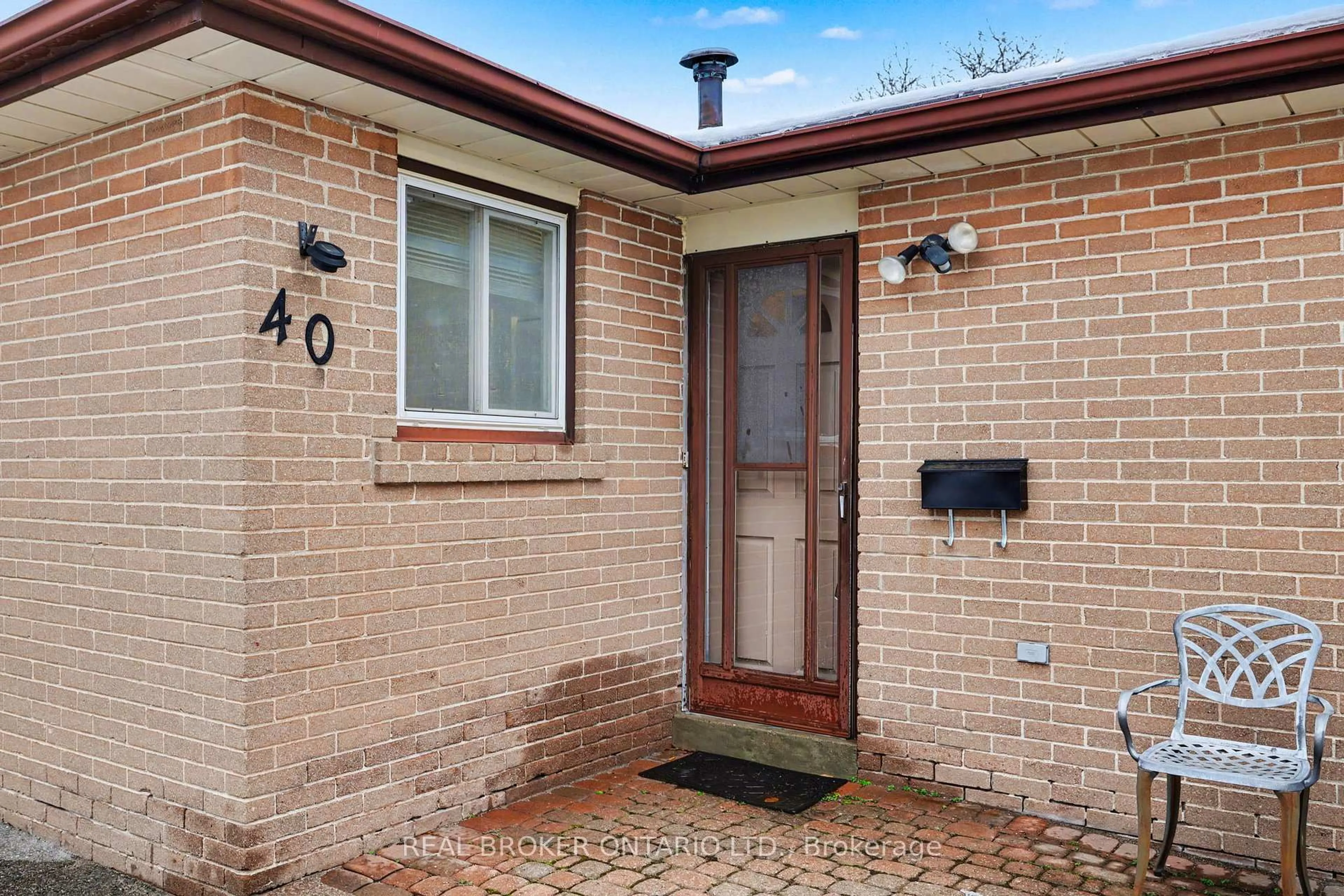 Home with brick exterior material, street for 40 Flavian Cres, Brampton Ontario L6T 3P4