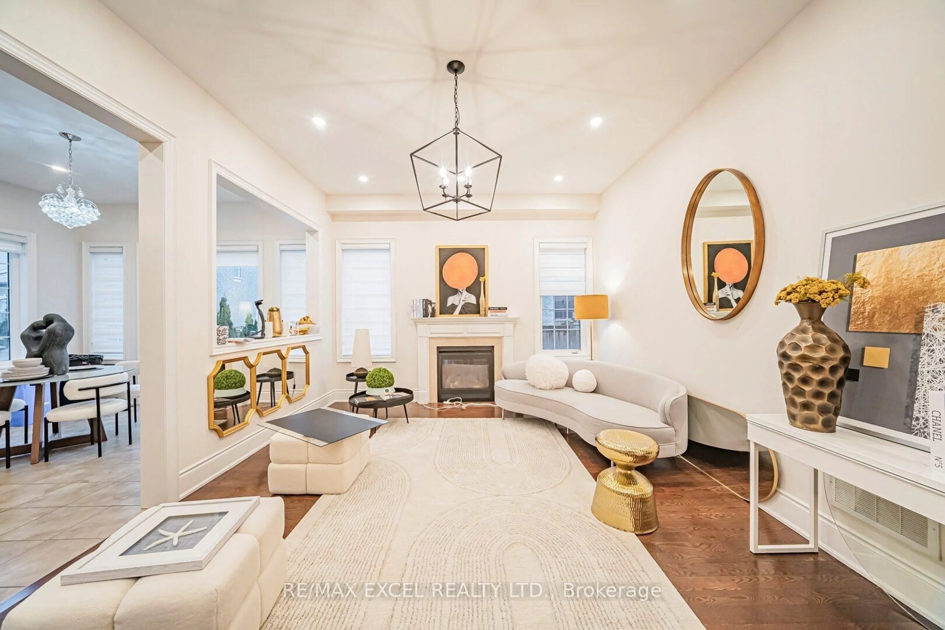 Living room with furniture, unknown for 3178 Buttonbush Tr, Oakville Ontario L6H 0T4