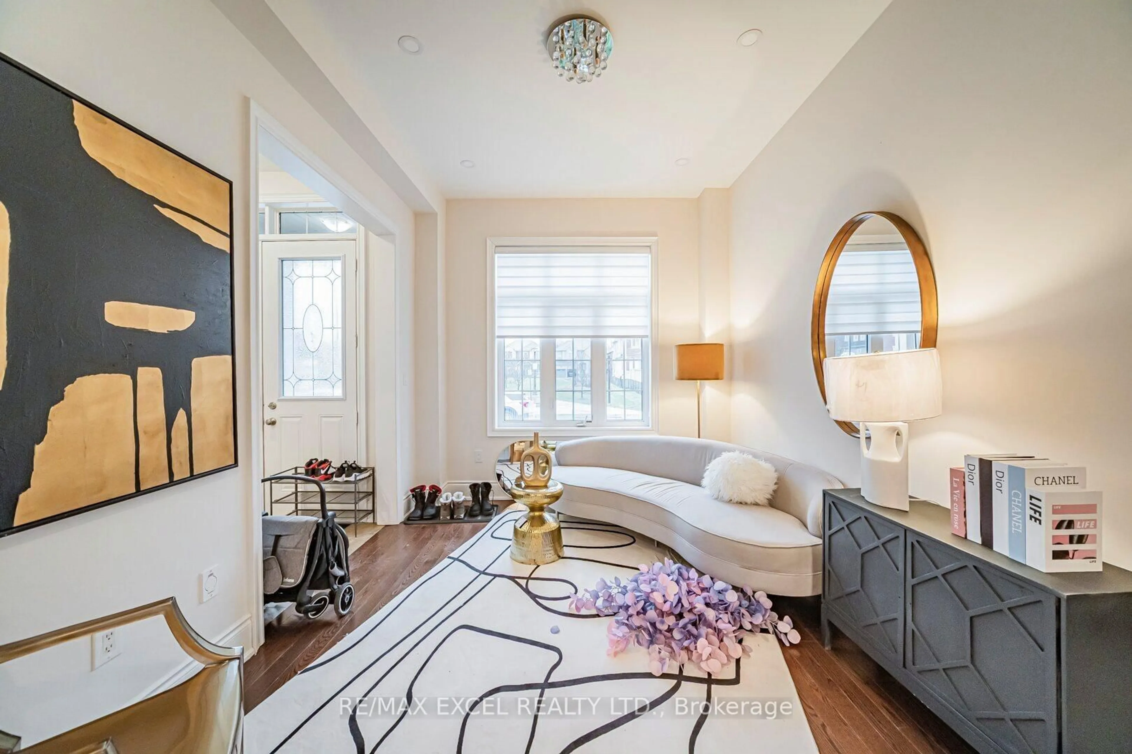 Living room with furniture, unknown for 3178 Buttonbush Tr, Oakville Ontario L6H 0T4