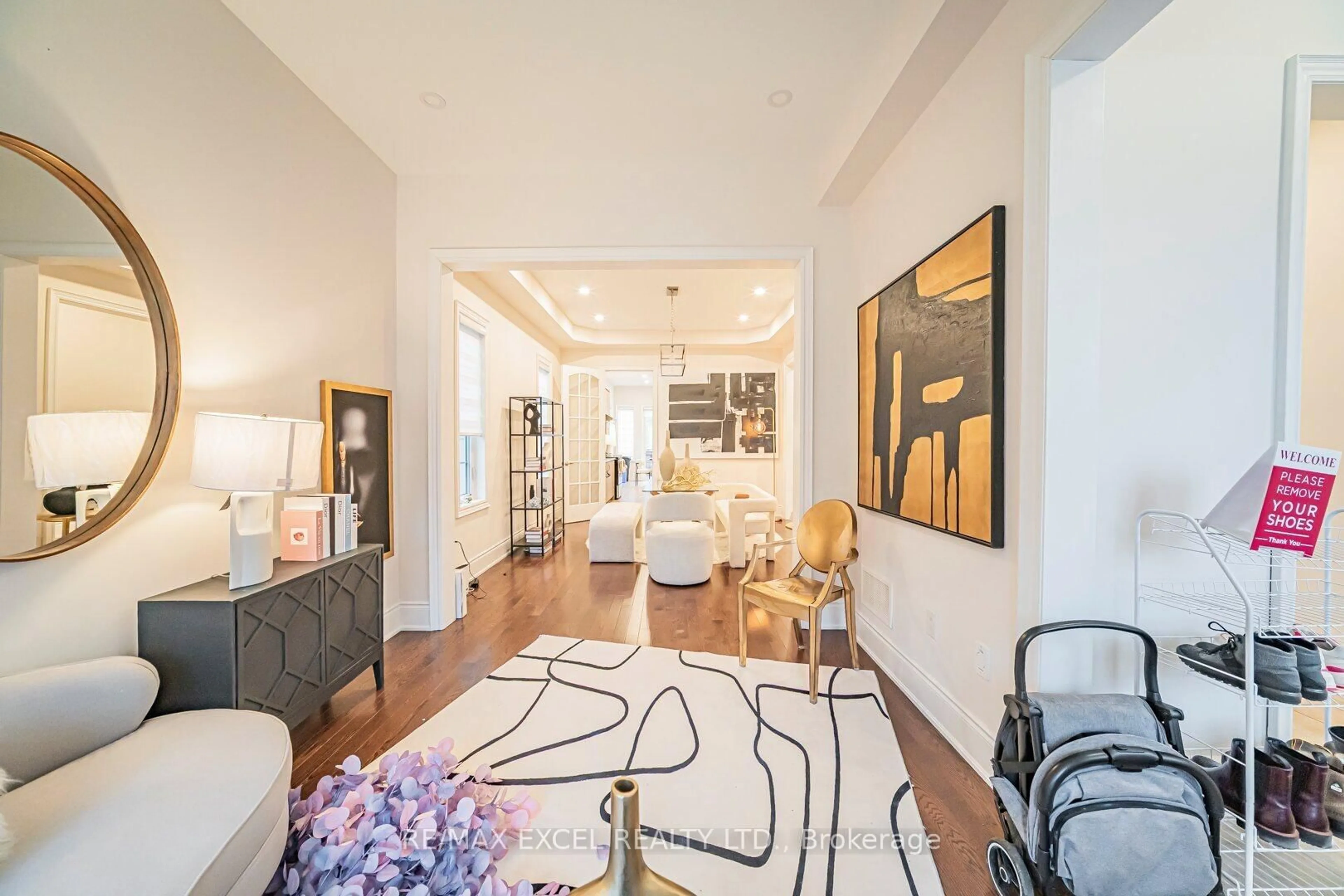 Indoor foyer for 3178 Buttonbush Tr, Oakville Ontario L6H 0T4