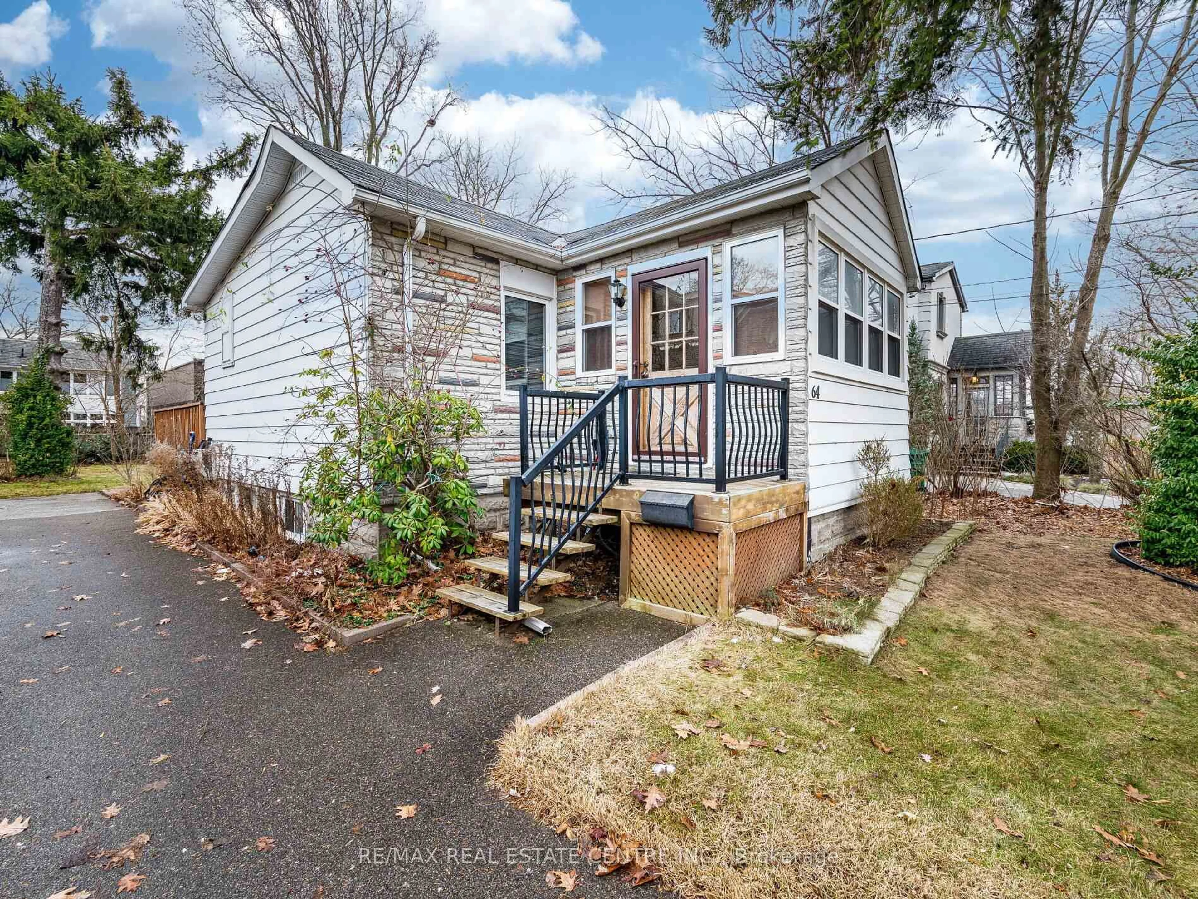 Home with vinyl exterior material, street for 64 Eaglewood Blvd, Mississauga Ontario L5G 1V4