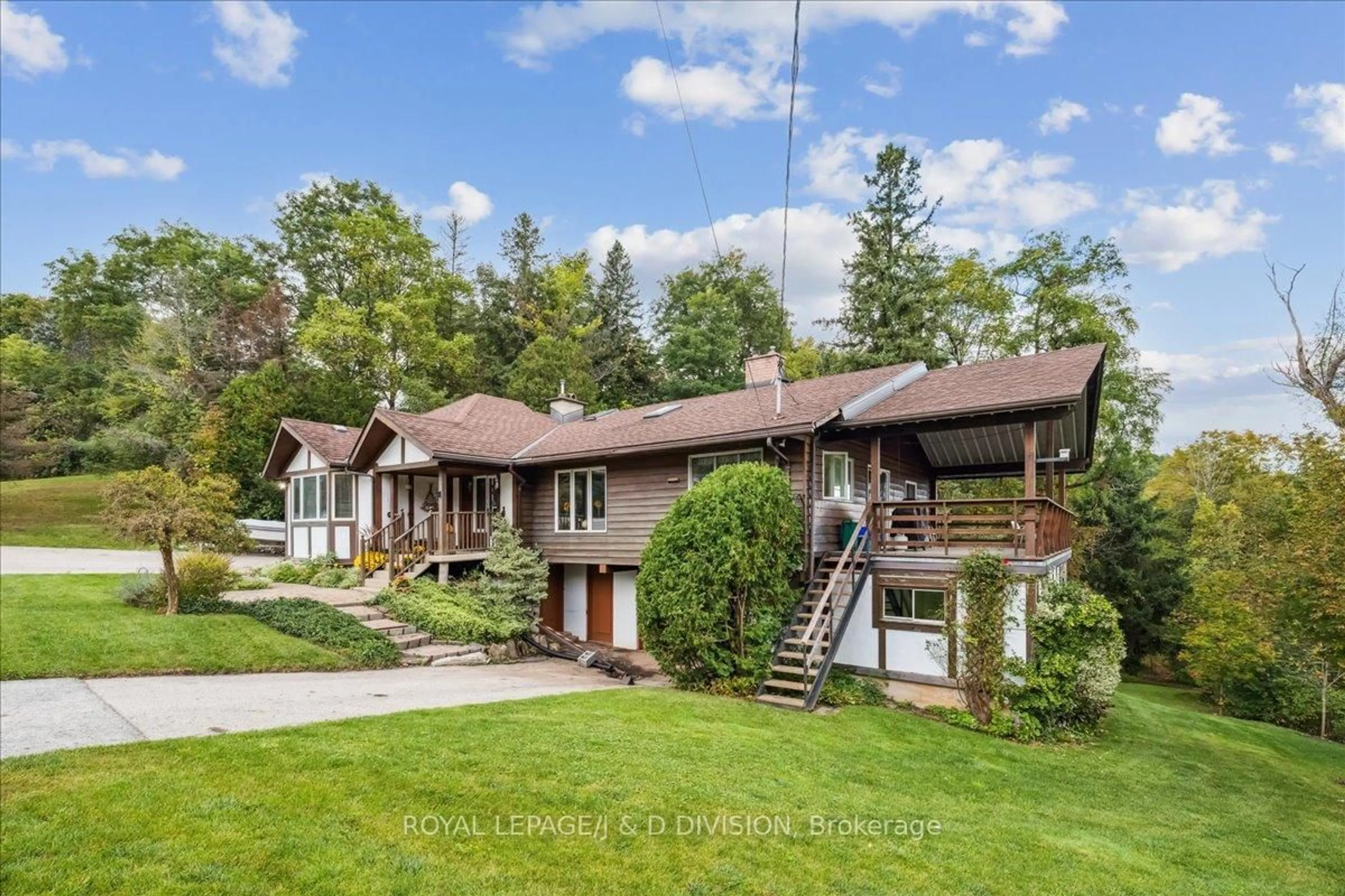 A pic from outside/outdoor area/front of a property/back of a property/a pic from drone, unknown for 7095 Guelph Line, Milton Ontario L0P 1B0