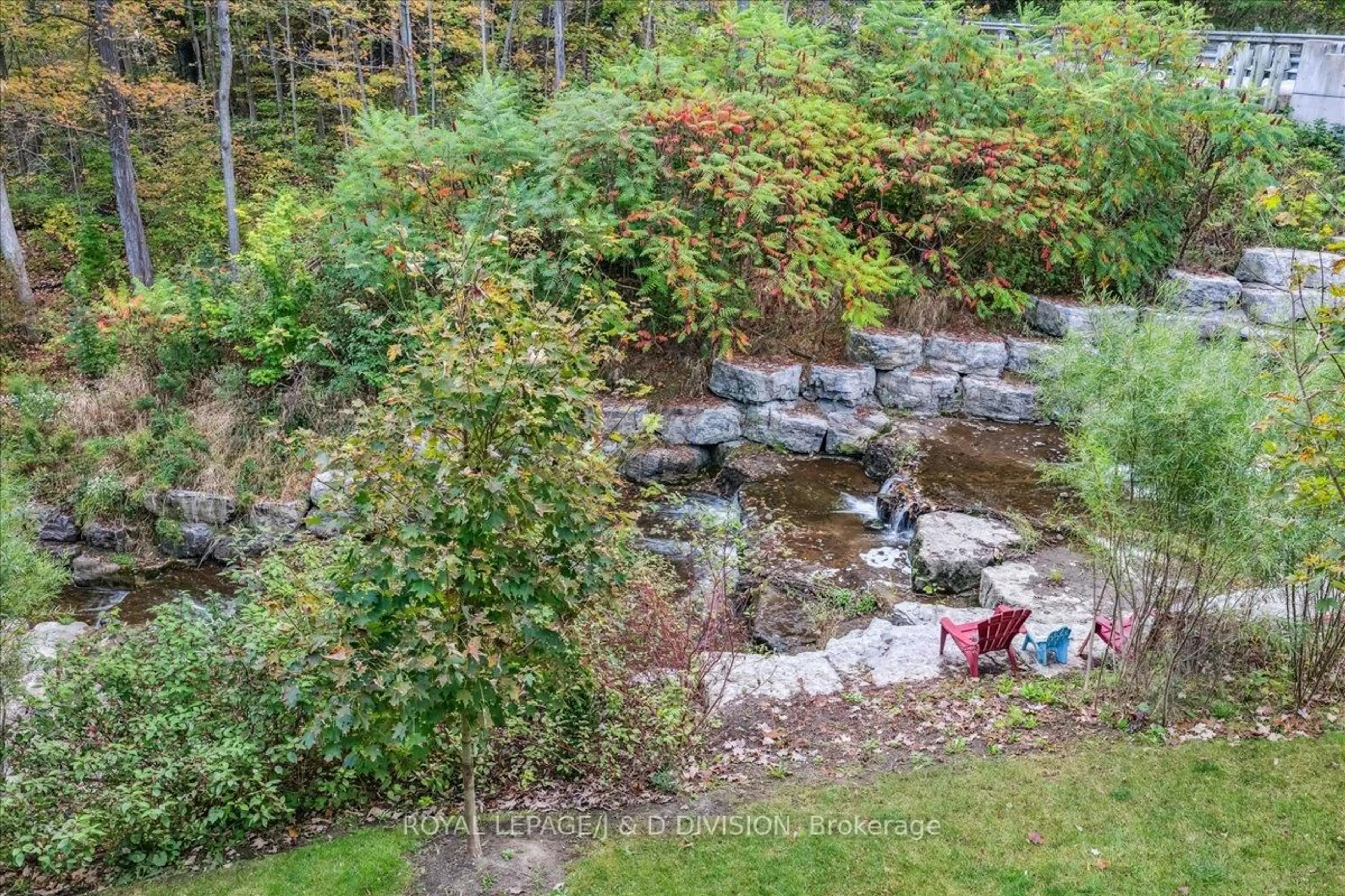 A pic from outside/outdoor area/front of a property/back of a property/a pic from drone, water/lake/river/ocean view for 7095 Guelph Line, Milton Ontario L0P 1B0