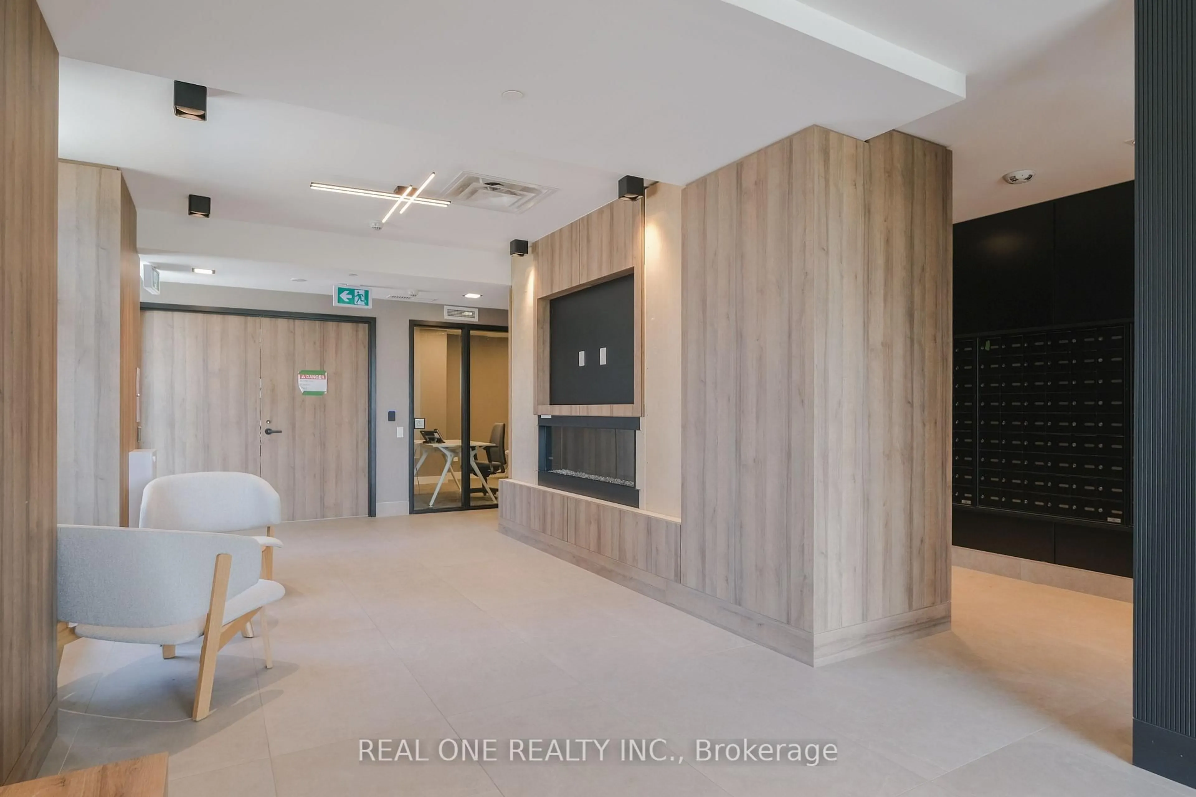 Indoor foyer for 335 Wheat Boom Dr #1302, Oakville Ontario L6H 7Y1