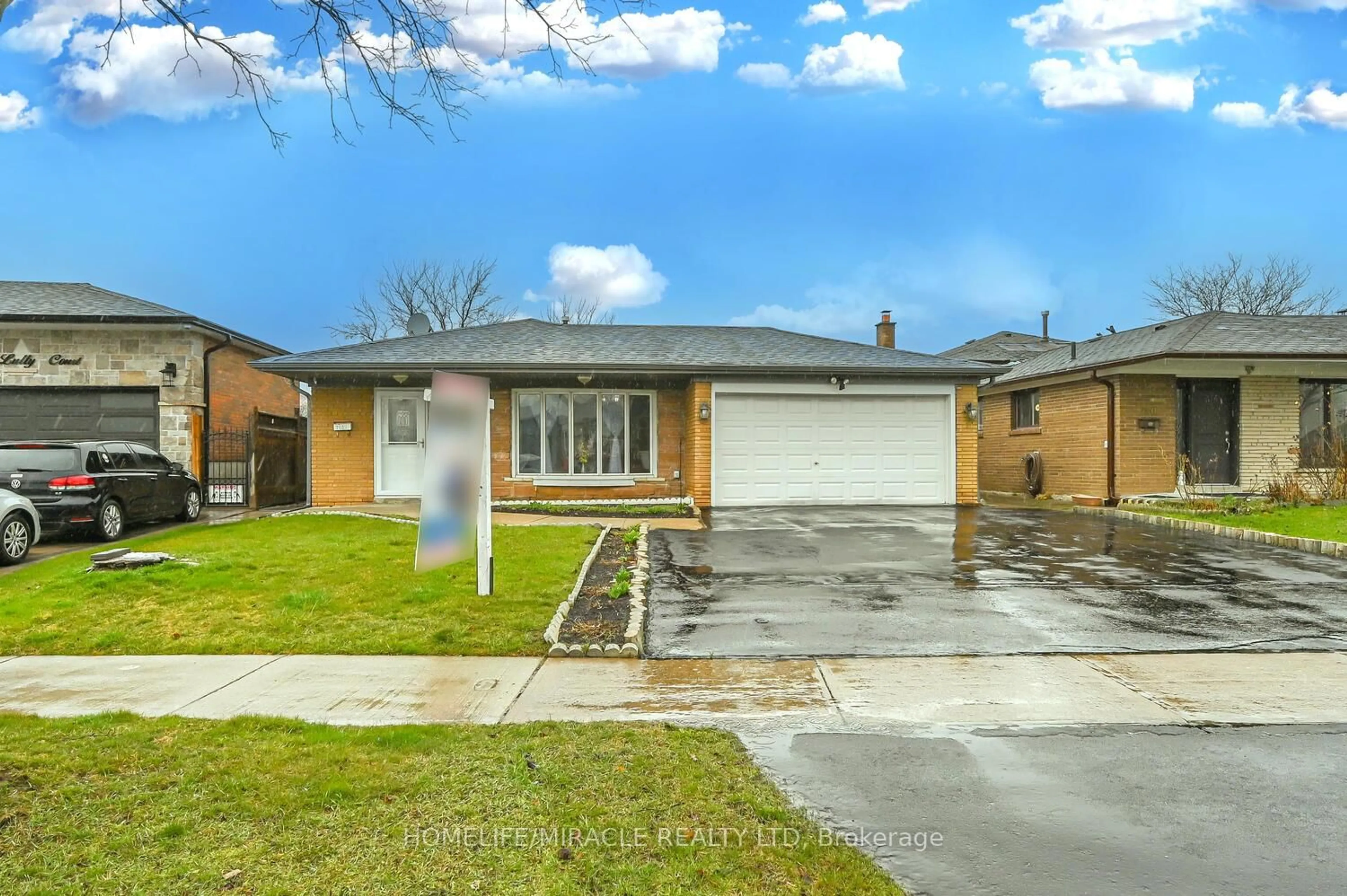 Home with brick exterior material, street for 7517 Lully Crt, Mississauga Ontario L4T 2P2
