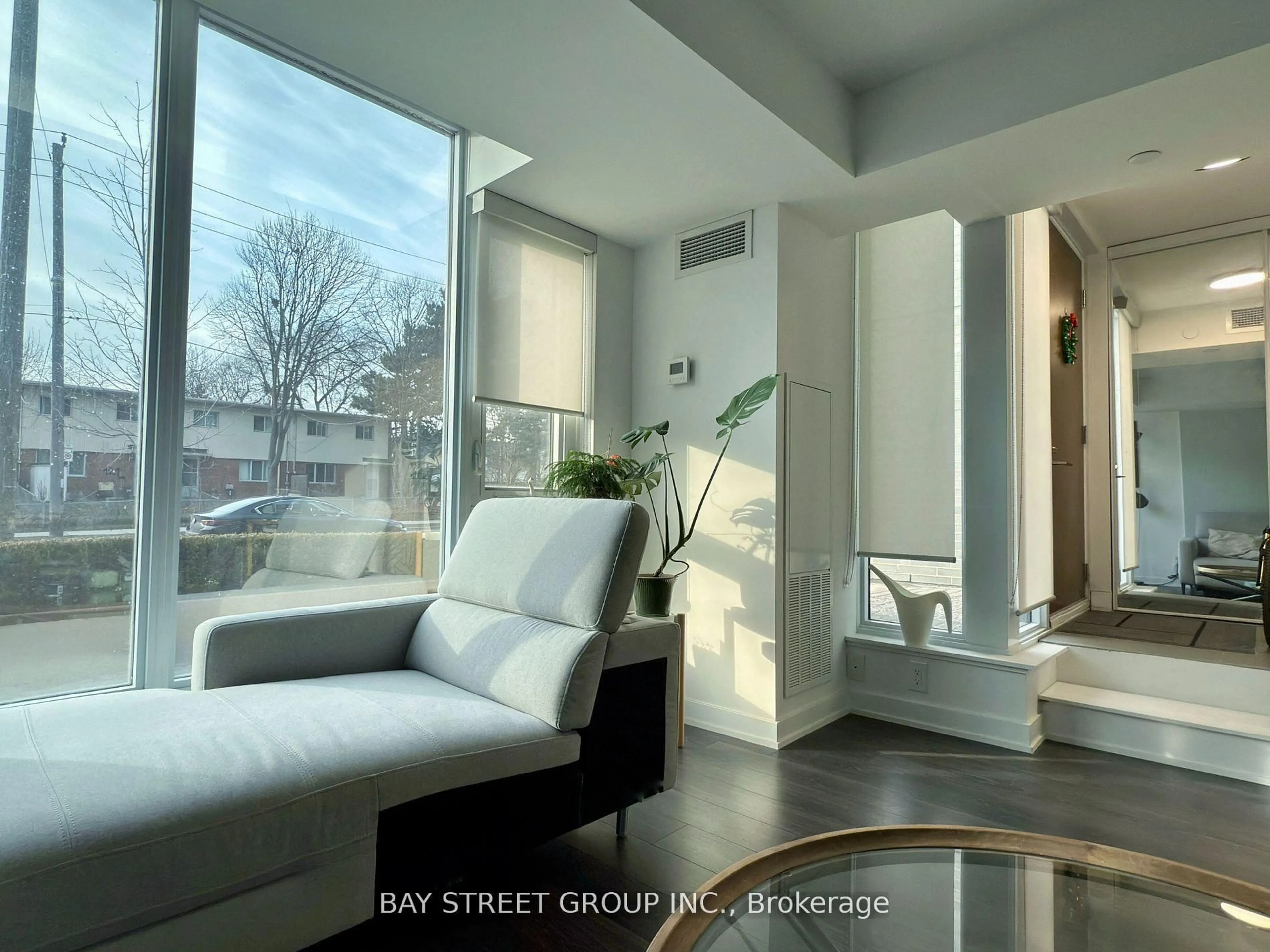 Indoor entryway for 150 Flemington Rd #5, Toronto Ontario M6A 0C5