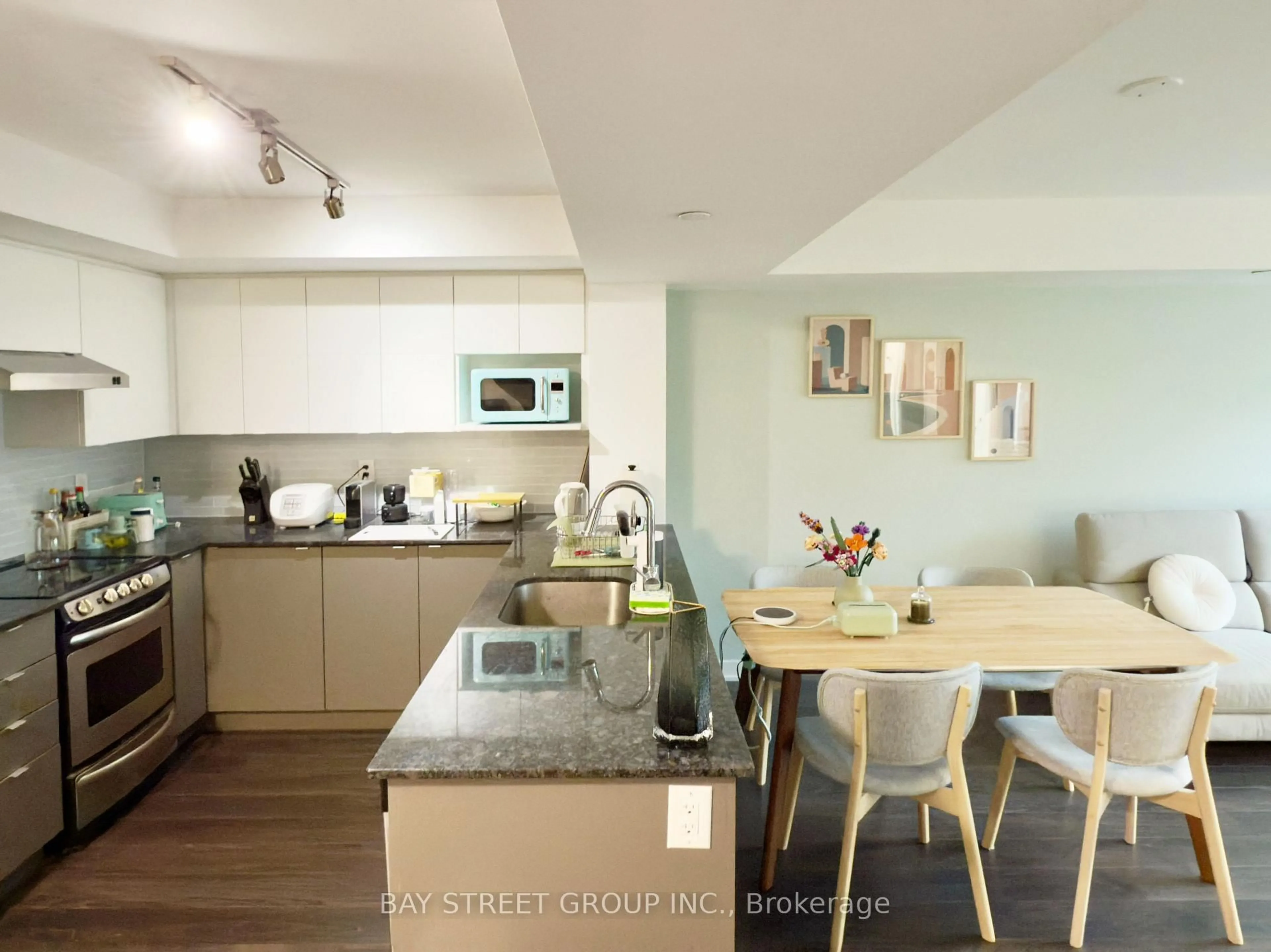 Open concept kitchen, wood/laminate floor for 150 Flemington Rd #5, Toronto Ontario M6A 0C5