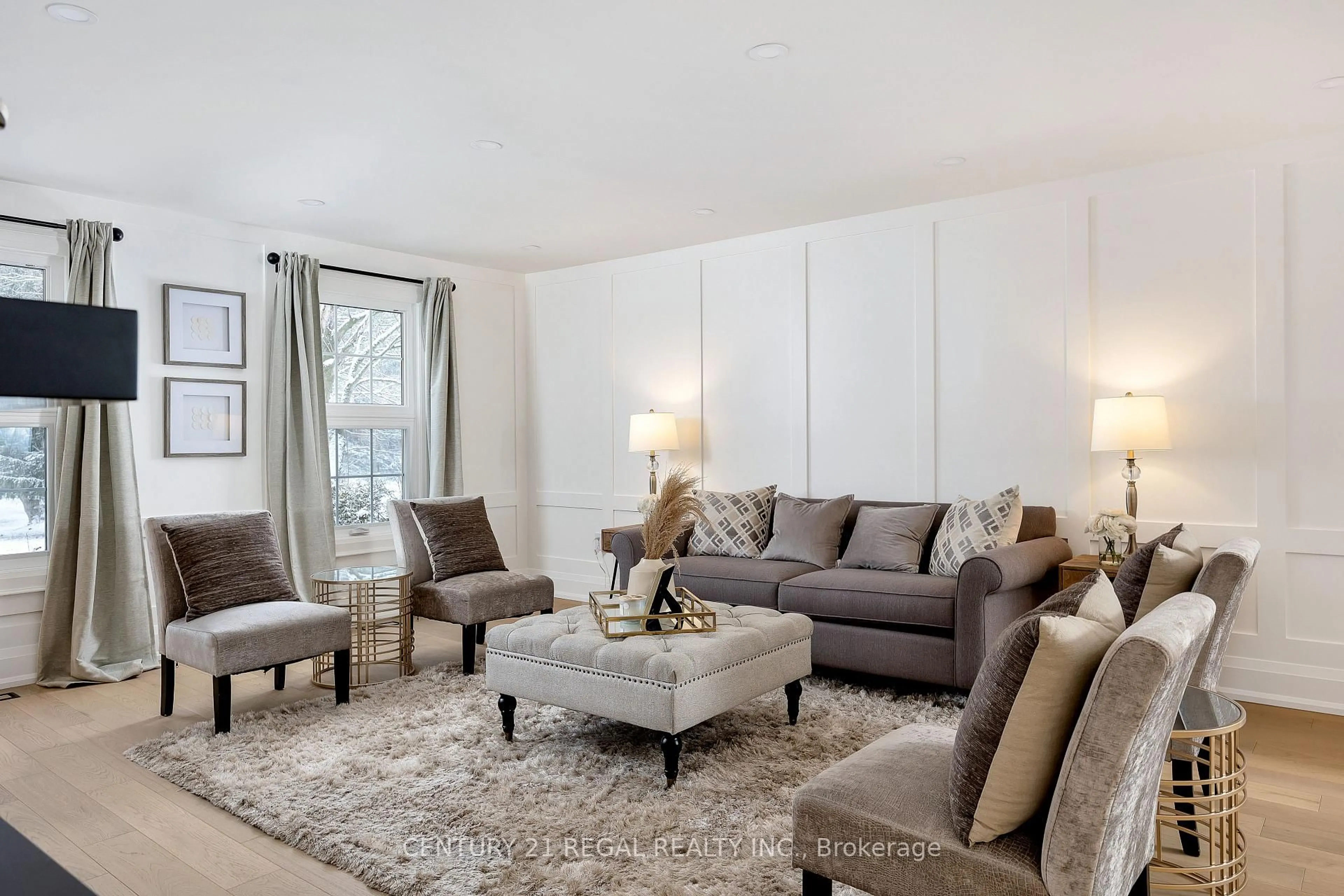 Living room with furniture, carpet floor for 5535 Cedar Springs Rd, Burlington Ontario L7P 0C2