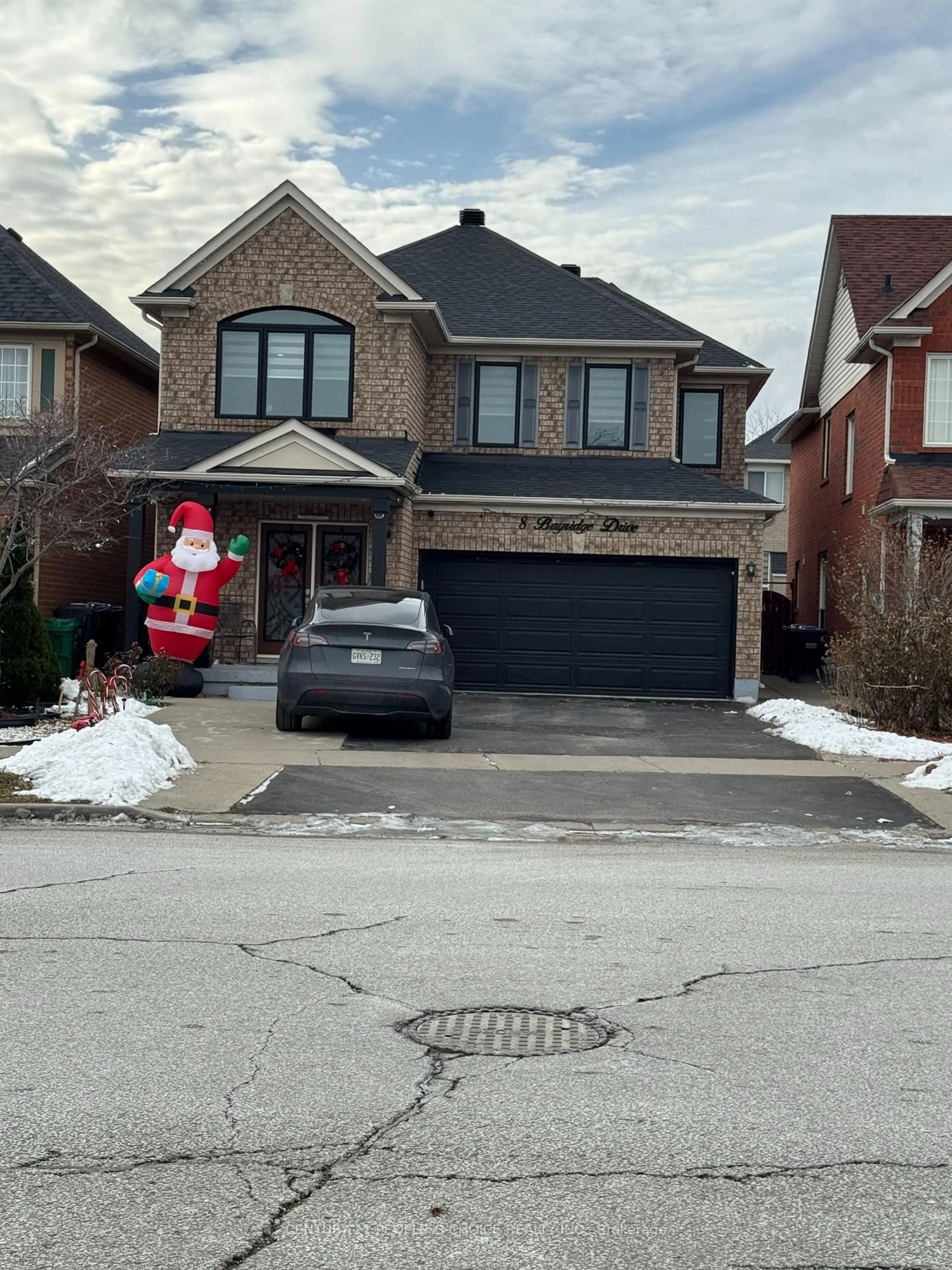 A pic from outside/outdoor area/front of a property/back of a property/a pic from drone, street for 8 Bayridge Dr, Brampton Ontario L6P 2H8