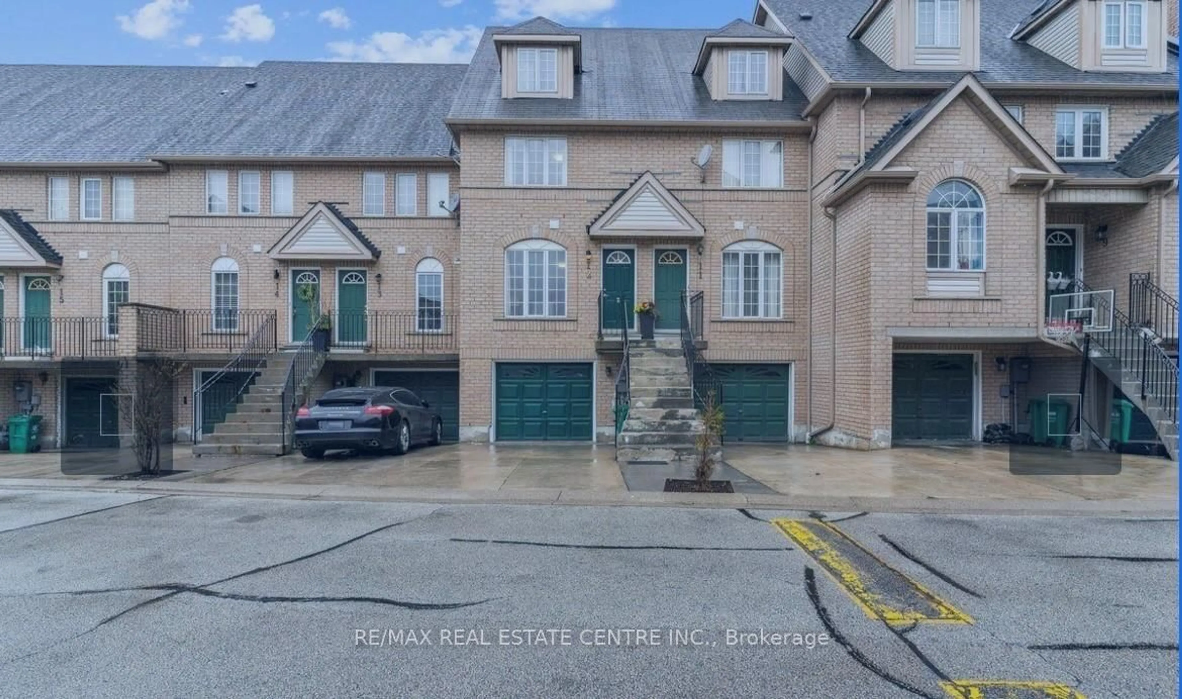 A pic from outside/outdoor area/front of a property/back of a property/a pic from drone, street for 80 Strathaven Dr #12, Mississauga Ontario L5R 3V9