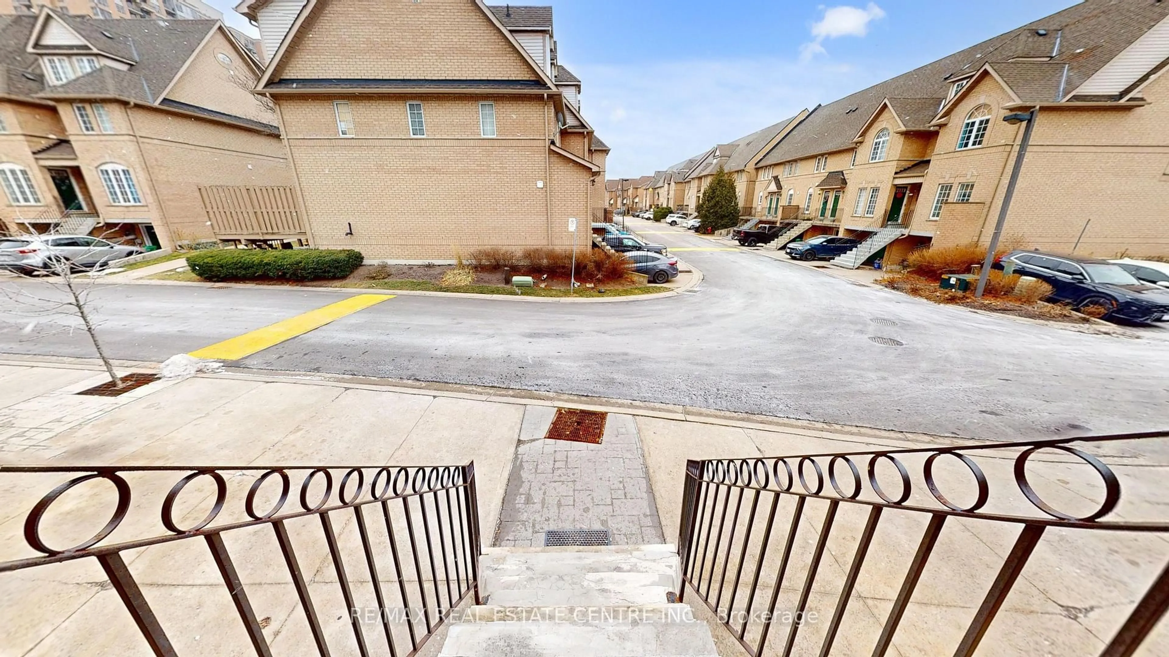 Patio, street for 80 Strathaven Dr #12, Mississauga Ontario L5R 3V9