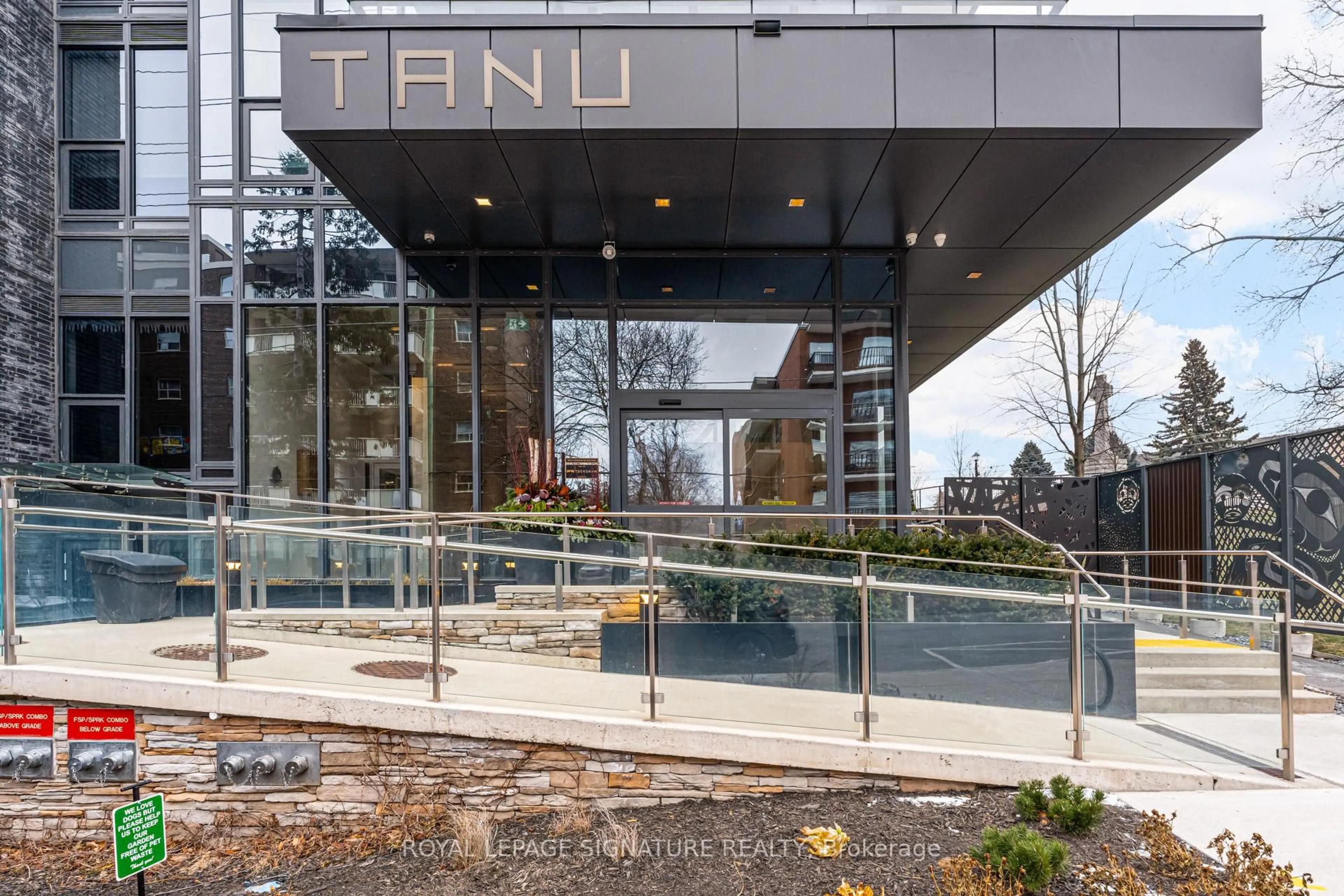 Unknown for 21 Park St #207, Mississauga Ontario L5G 0C2