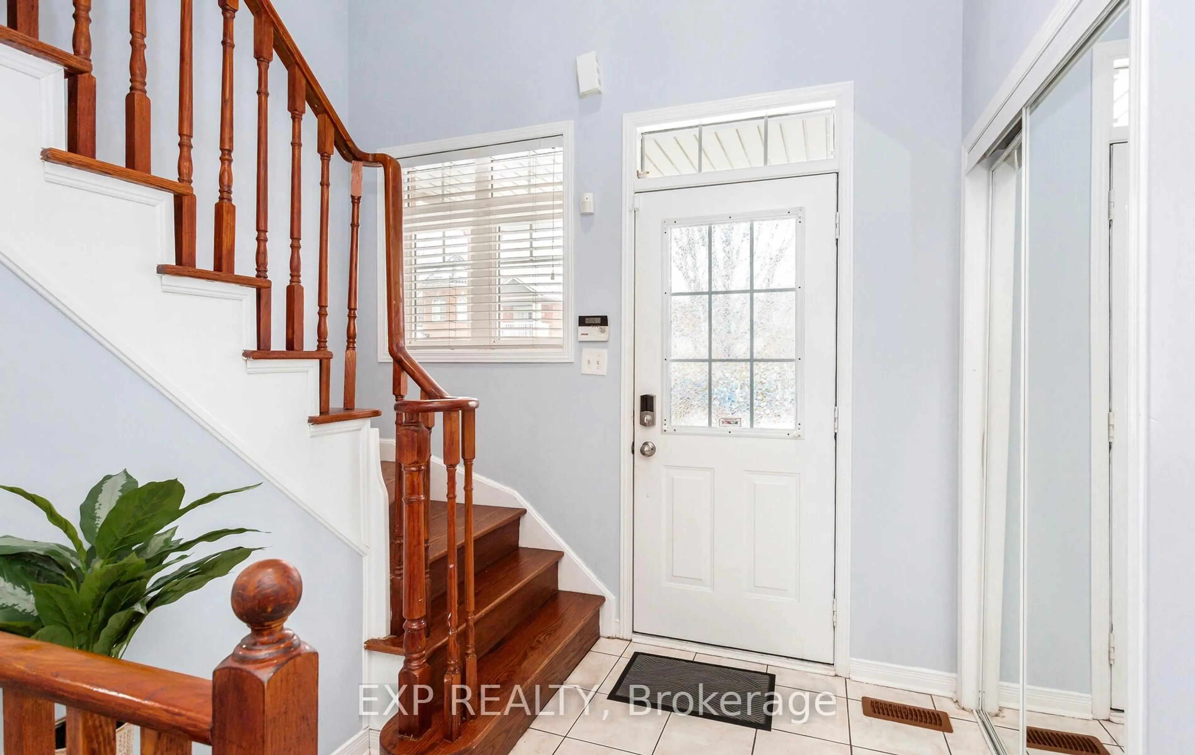 Indoor entryway for 70 Grover Rd, Brampton Ontario L6Y 5R3