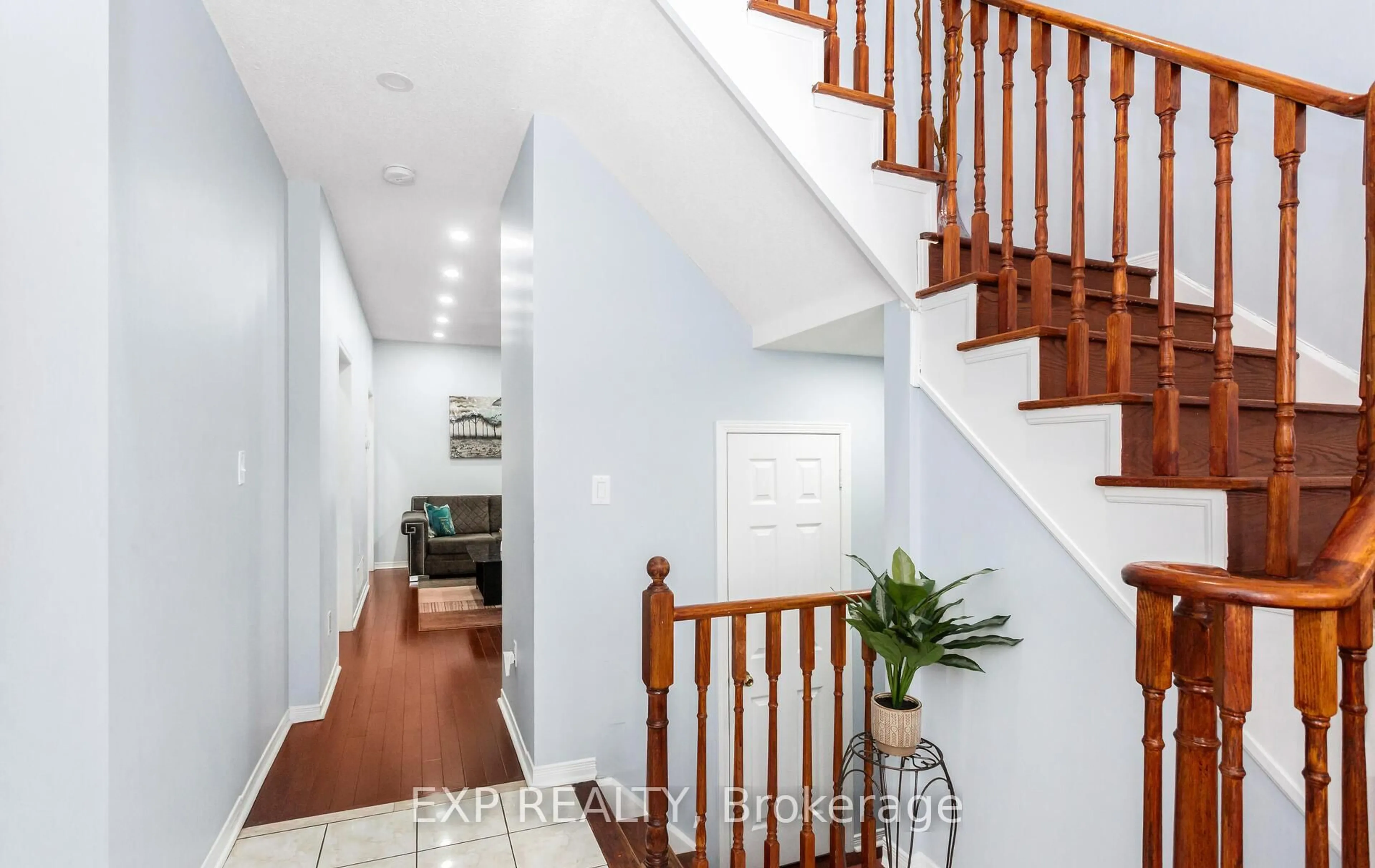 Indoor entryway for 70 Grover Rd, Brampton Ontario L6Y 5R3