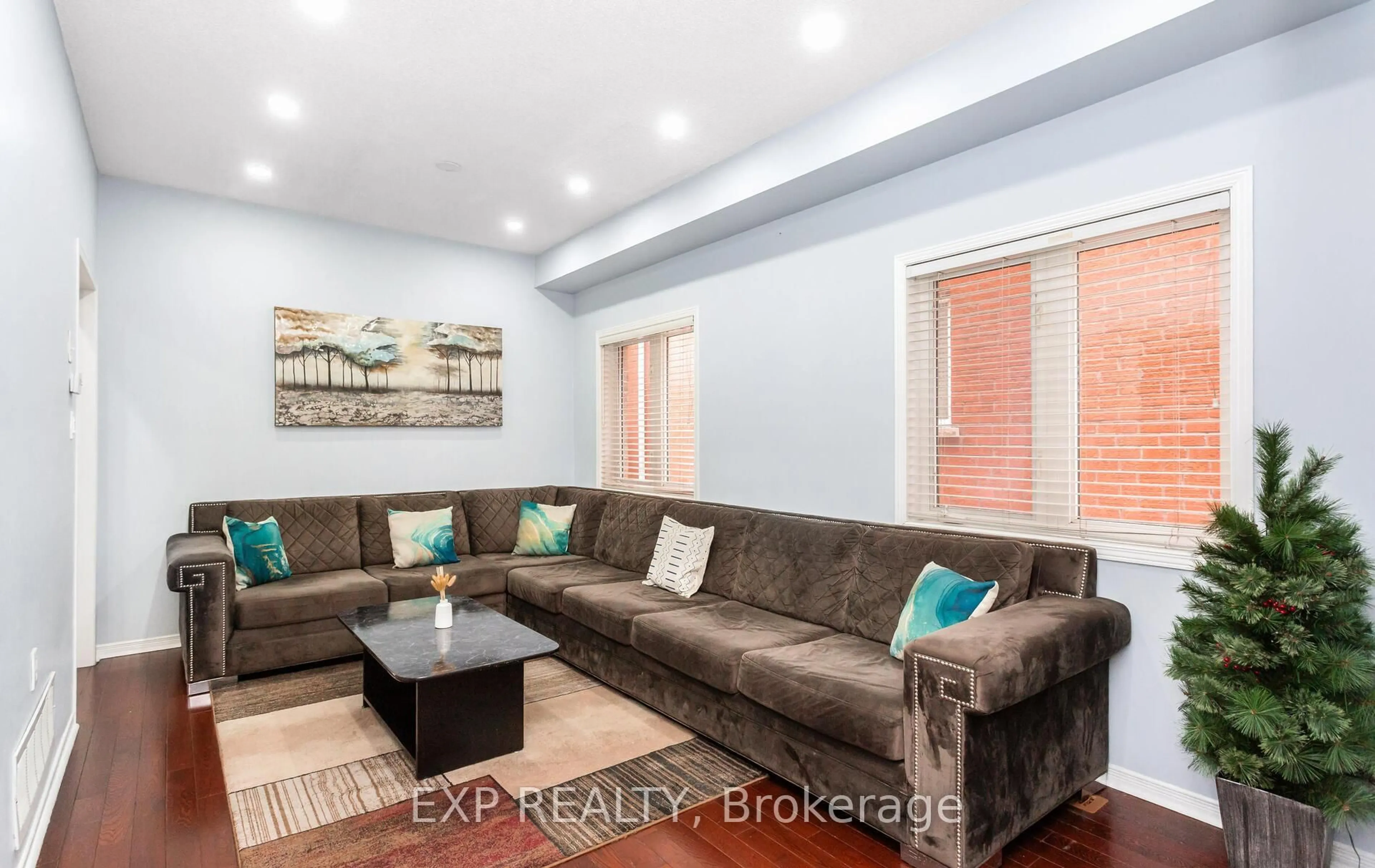 Living room with furniture, unknown for 70 Grover Rd, Brampton Ontario L6Y 5R3